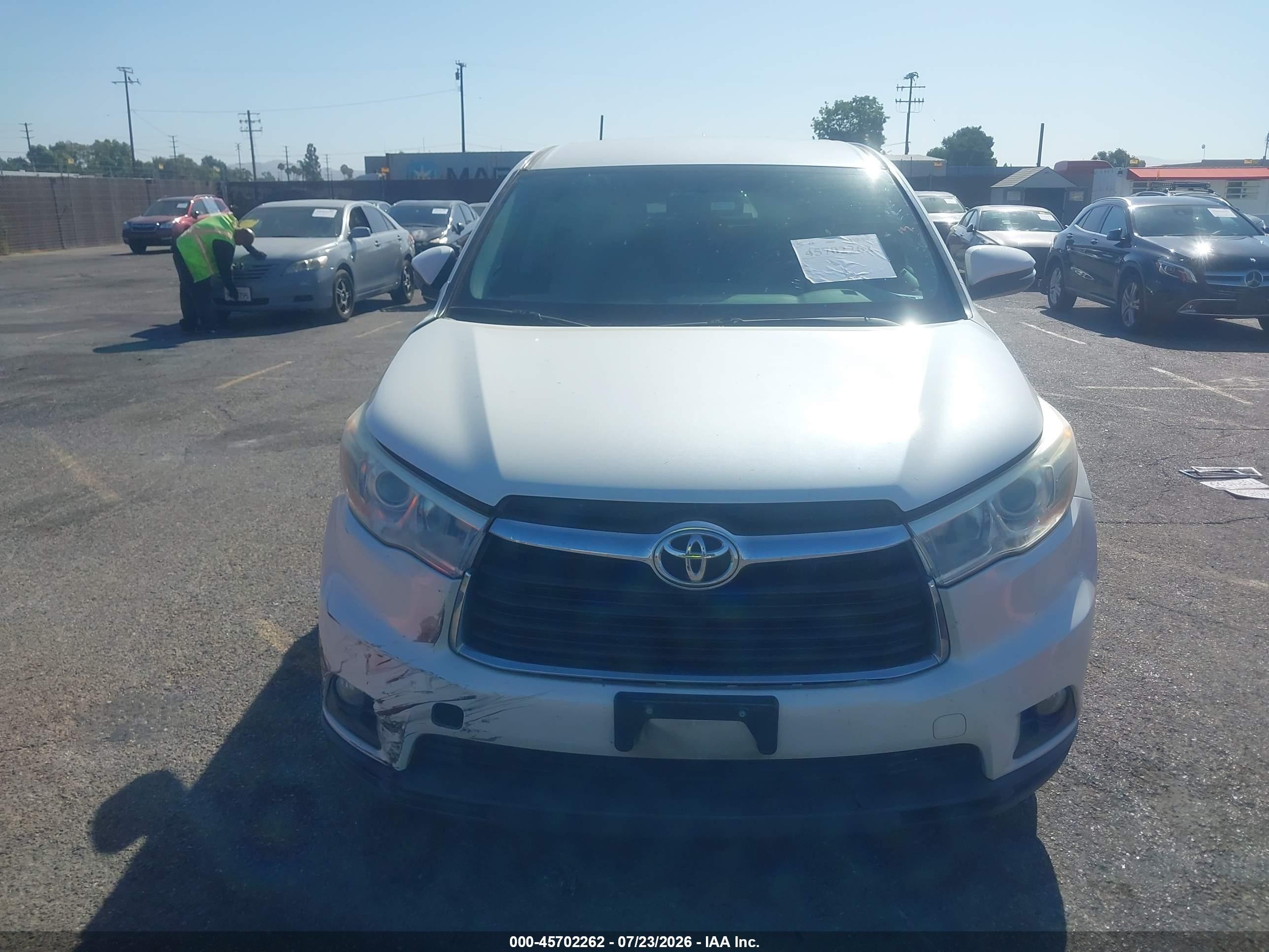 2014 Toyota Highlander Le Plus V6 White vin: 5TDBKRFH9ES067964