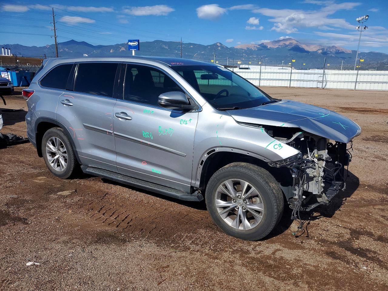 2015 Toyota Highlander Le Plus Silver vin: 5TDBKRFH9FS129851