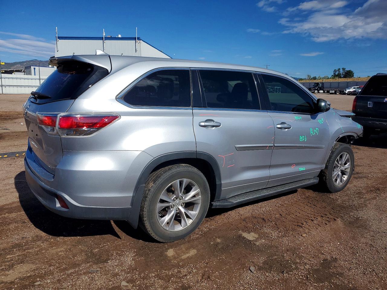 2015 Toyota Highlander Le Plus Silver vin: 5TDBKRFH9FS129851