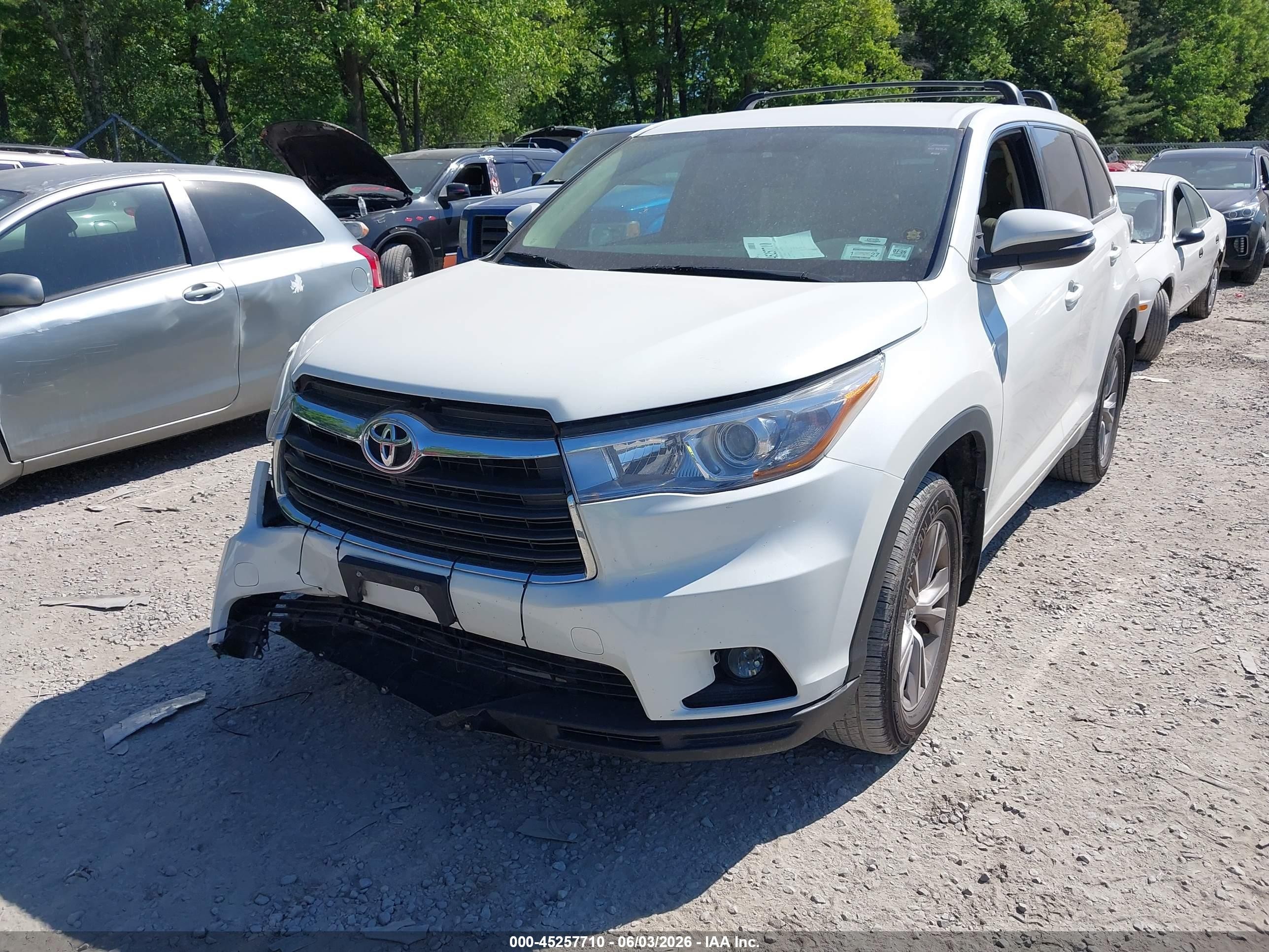2015 Toyota Highlander Le Plus V6 White vin: 5TDBKRFH9FS145631