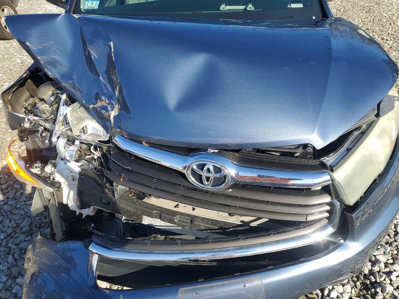 2015 Toyota Highlander Le Blue vin: 5TDBKRFH9FS147718