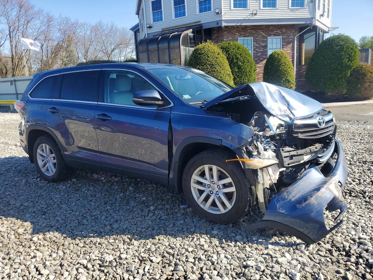 2015 Toyota Highlander Le Blue vin: 5TDBKRFH9FS147718