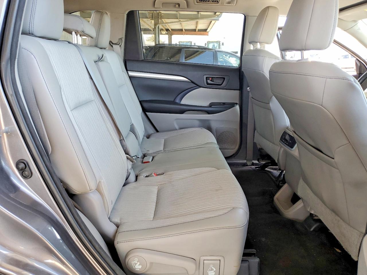 2015 Toyota Highlander Le Plus Серый vin: 5TDBKRFH9FS170318