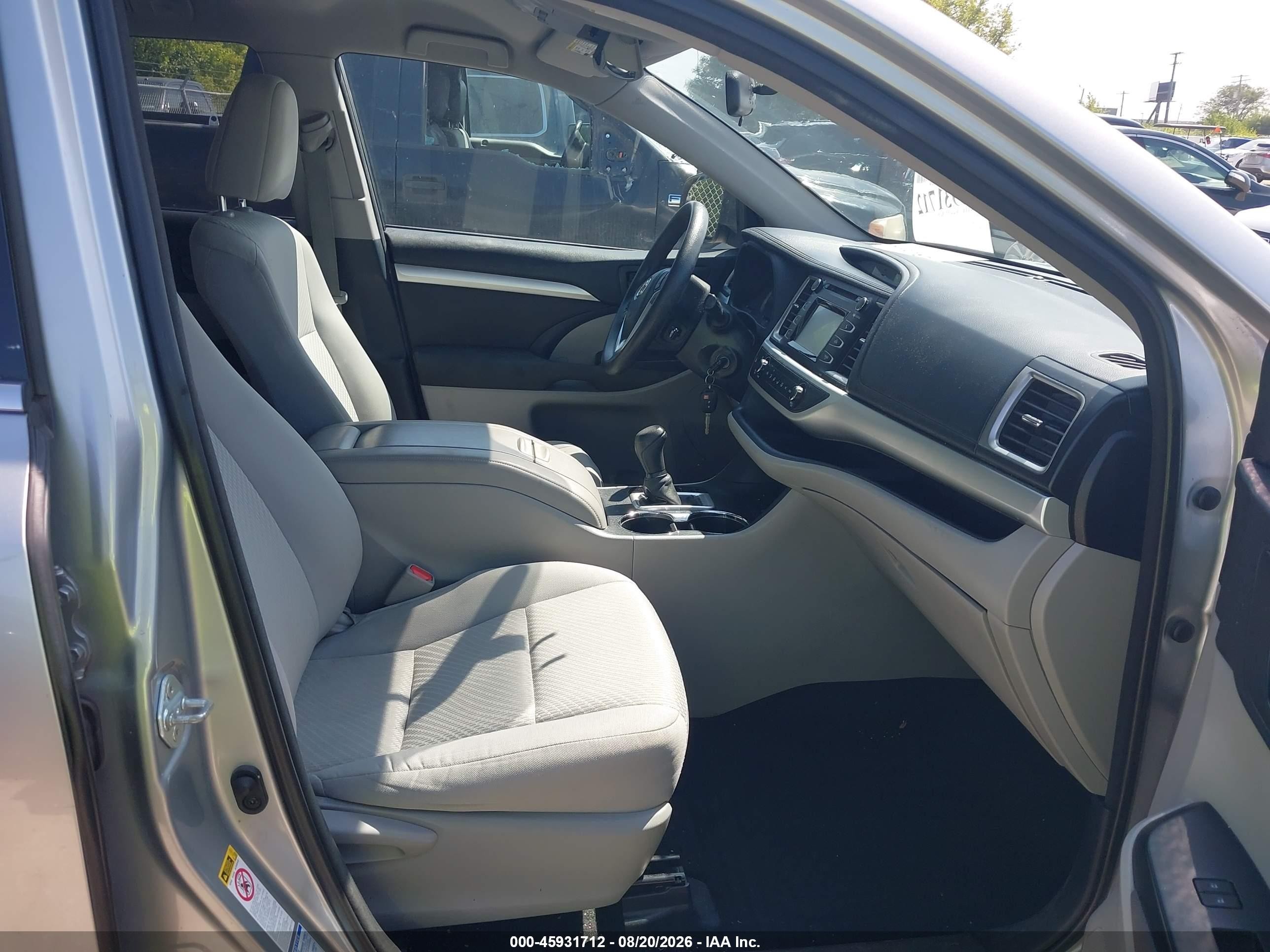 2015 Toyota Highlander Le V6 Silver vin: 5TDBKRFH9FS173543