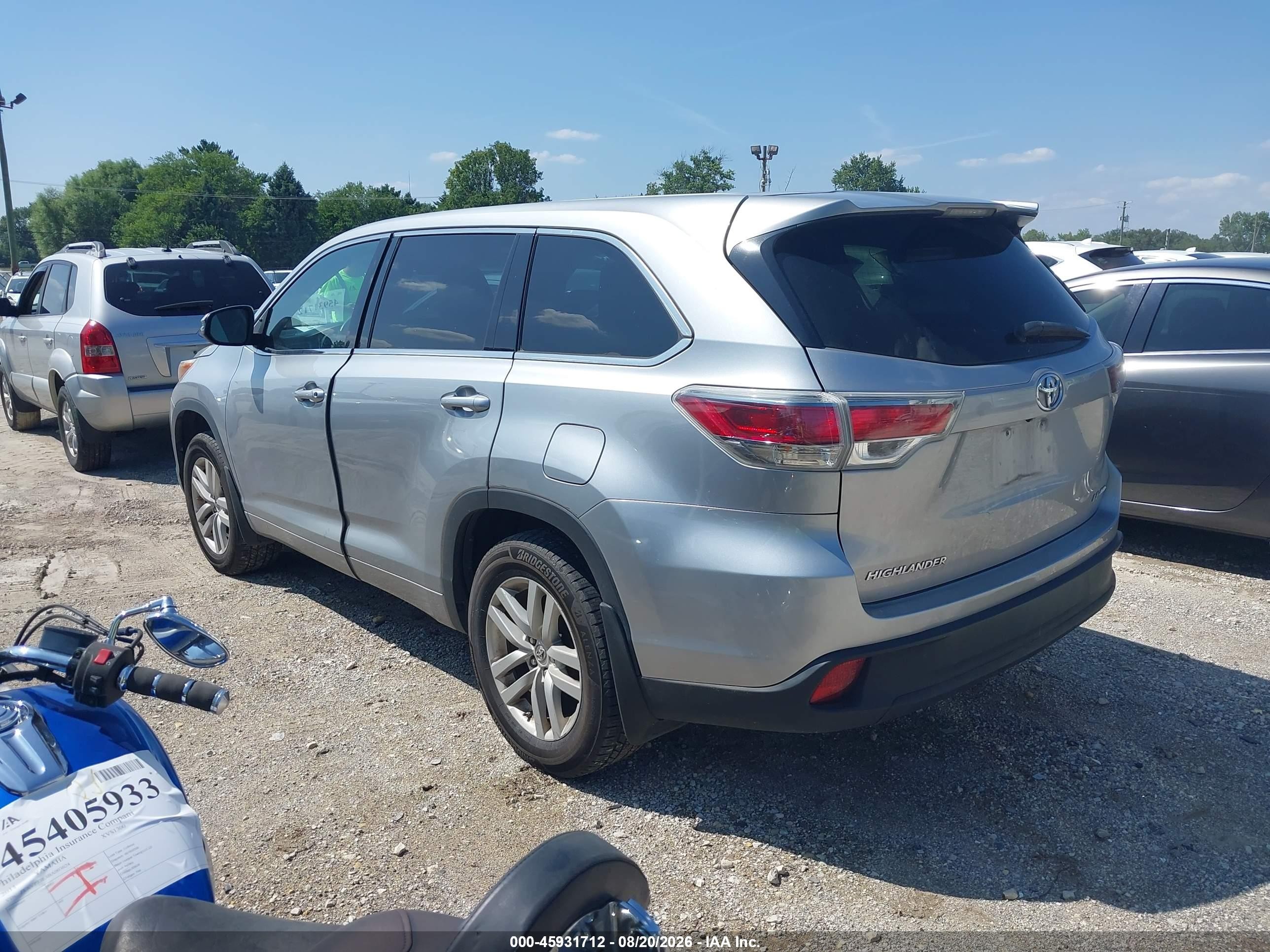 2015 Toyota Highlander Le V6 Silver vin: 5TDBKRFH9FS173543