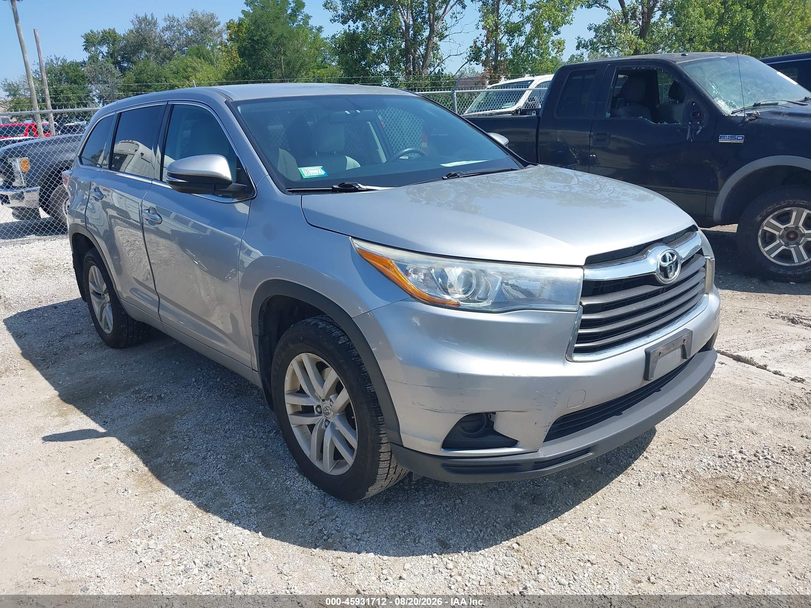 2015 Toyota Highlander Le V6 Silver vin: 5TDBKRFH9FS173543
