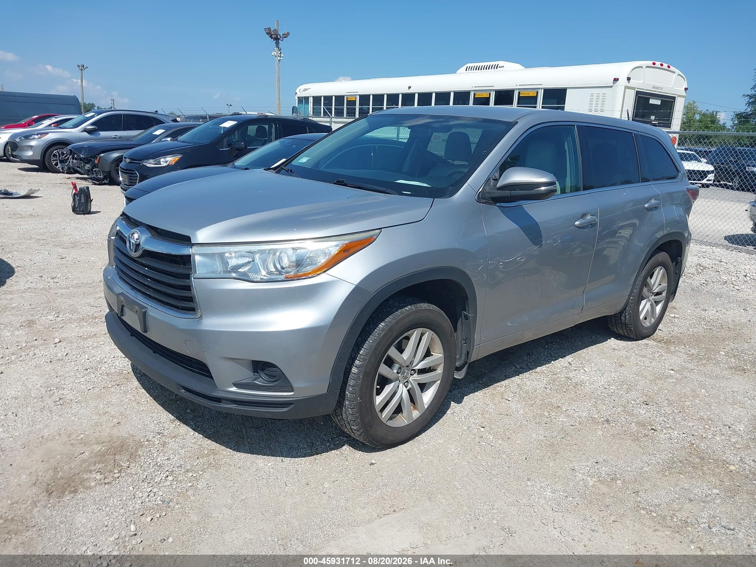 2015 Toyota Highlander Le V6 Silver vin: 5TDBKRFH9FS173543