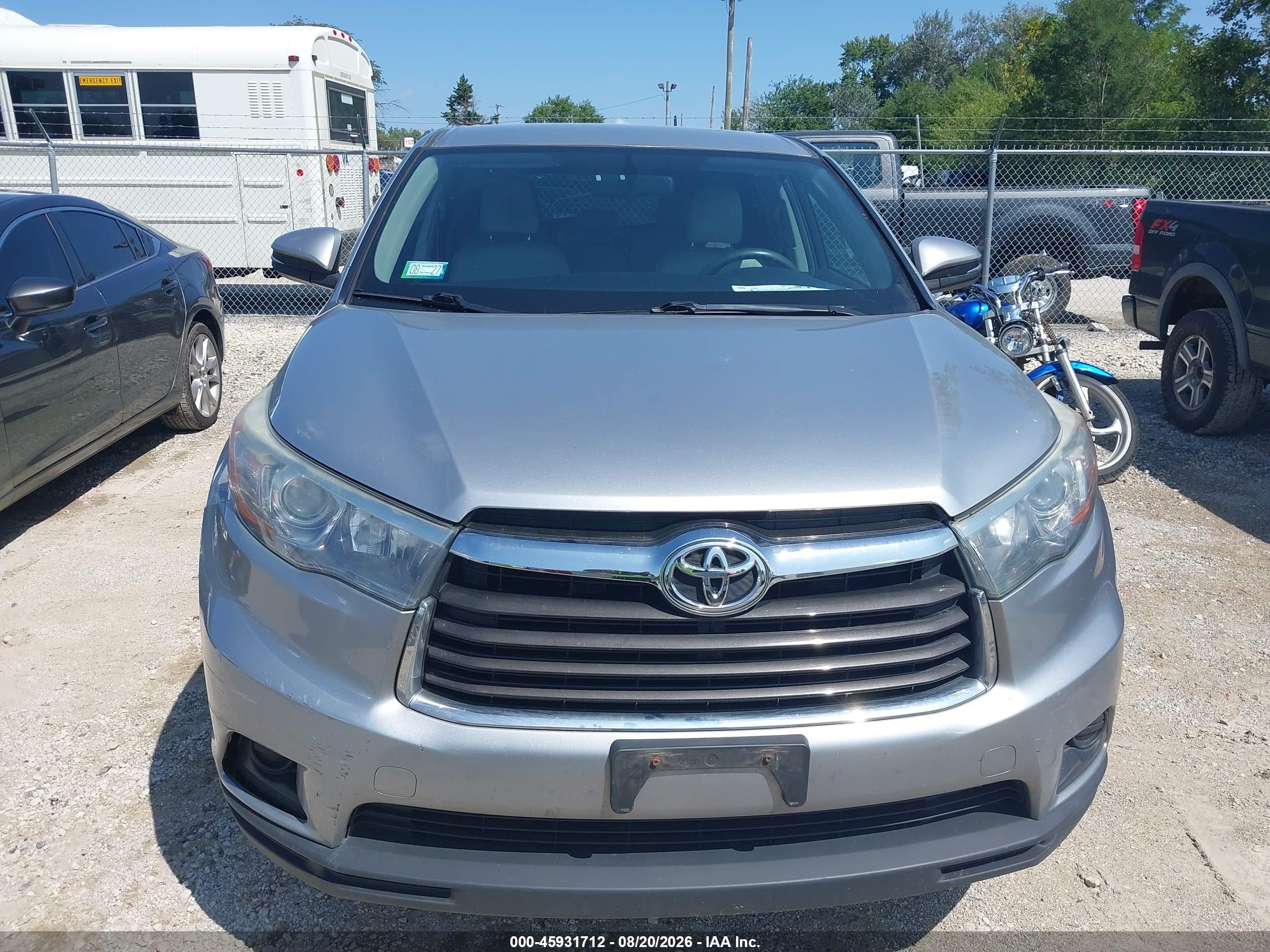 2015 Toyota Highlander Le V6 Silver vin: 5TDBKRFH9FS173543