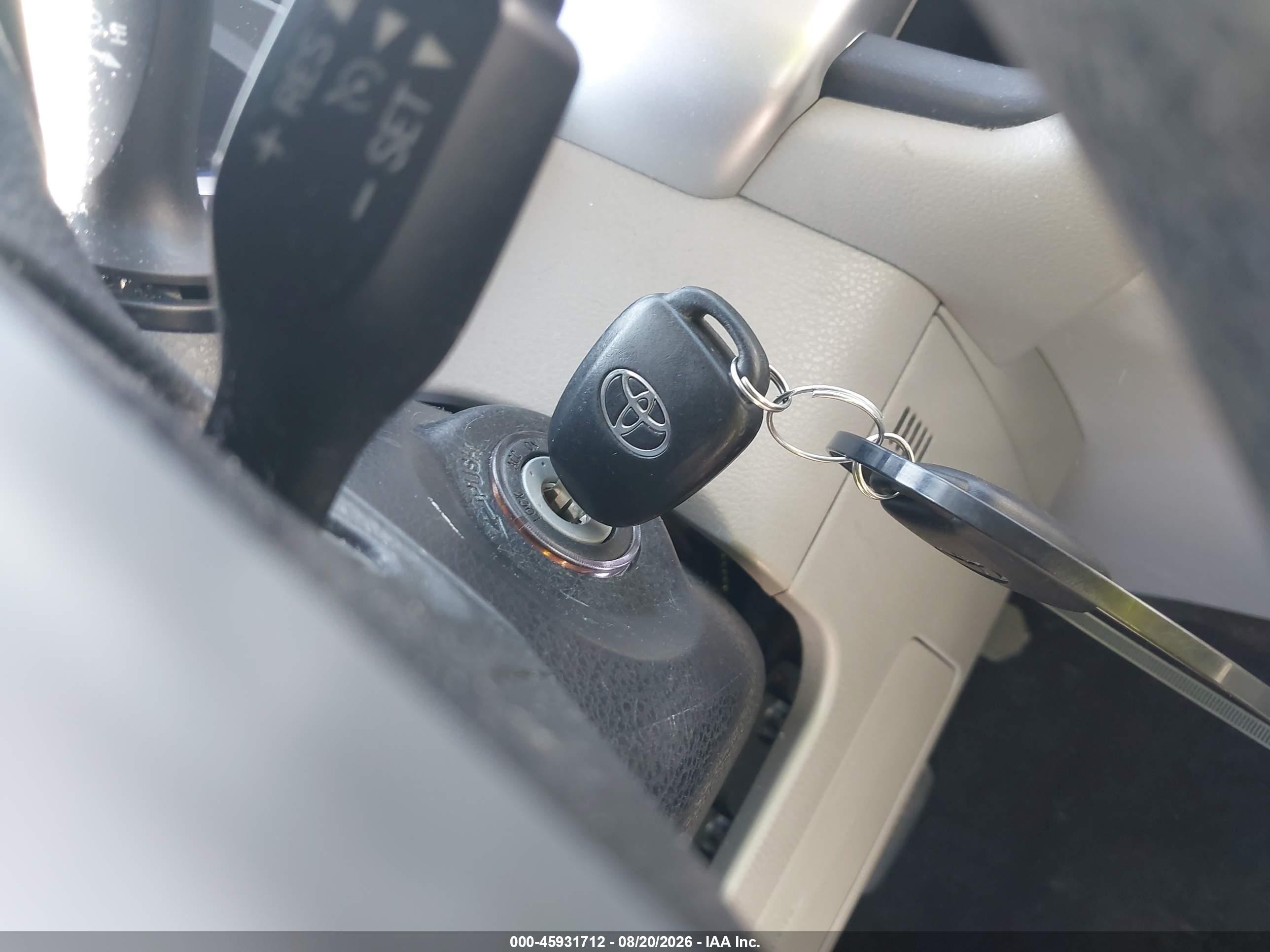 2015 Toyota Highlander Le V6 Silver vin: 5TDBKRFH9FS173543