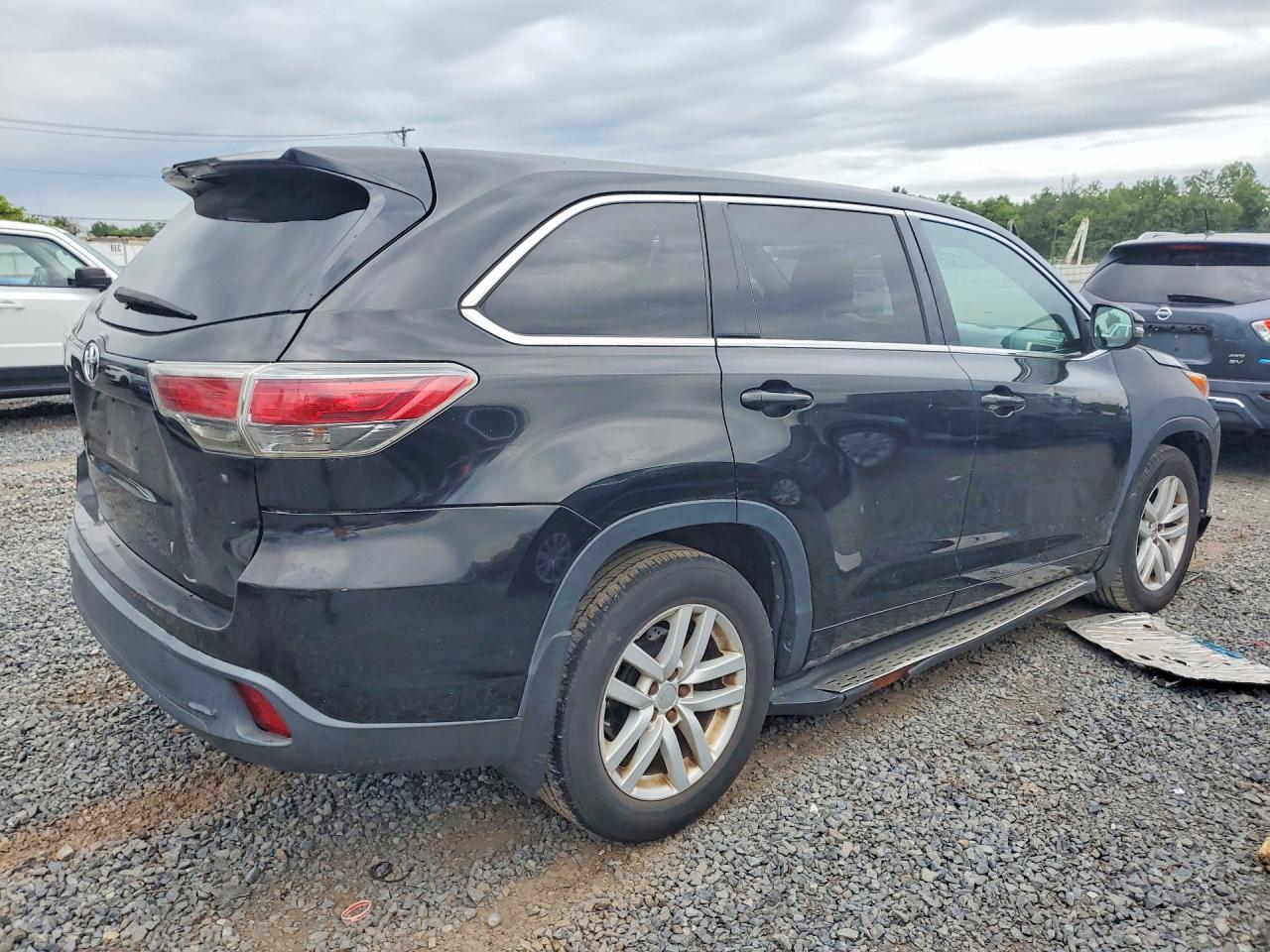 2015 Toyota Highlander Le Black vin: 5TDBKRFH9FS191721