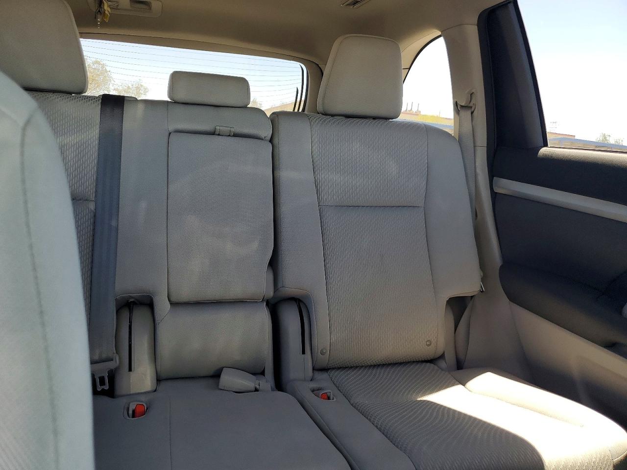 2014 Toyota Highlander Le Silver vin: 5TDBKRFHXES022449