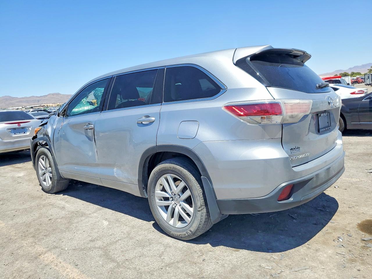 2014 Toyota Highlander Le Silver vin: 5TDBKRFHXES022449