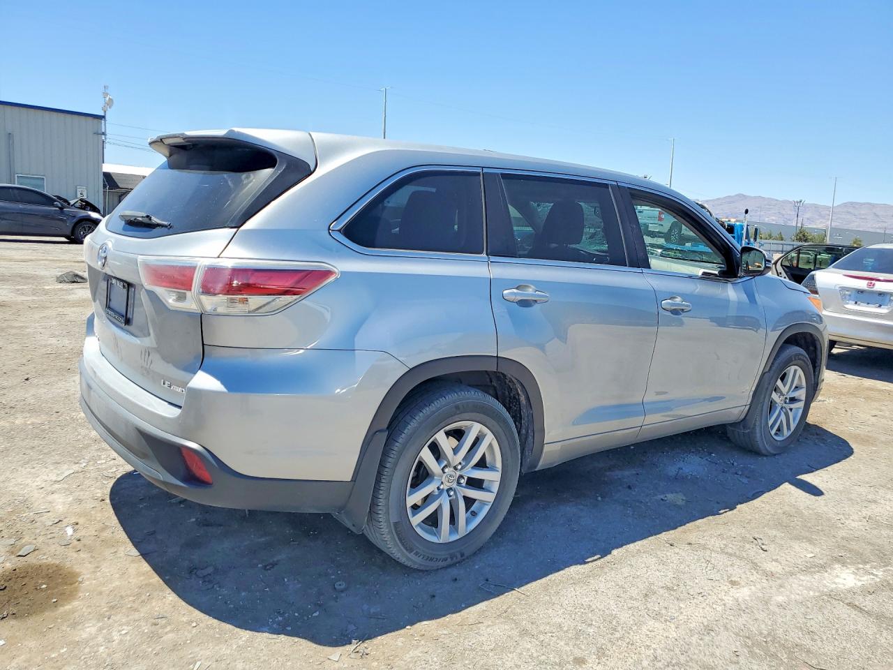 2014 Toyota Highlander Le Silver vin: 5TDBKRFHXES022449