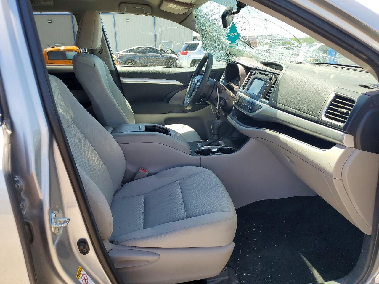 2014 Toyota Highlander Le Silver vin: 5TDBKRFHXES022449