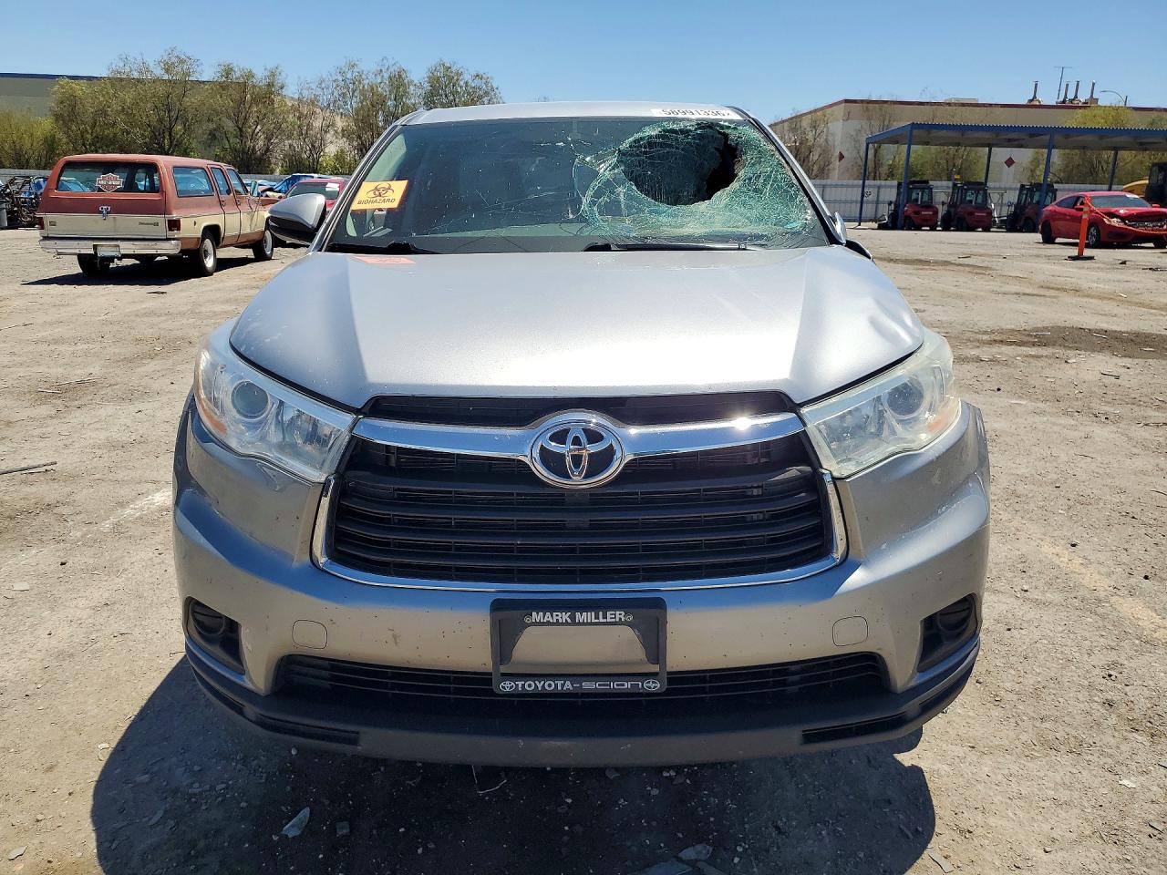 2014 Toyota Highlander Le Silver vin: 5TDBKRFHXES022449