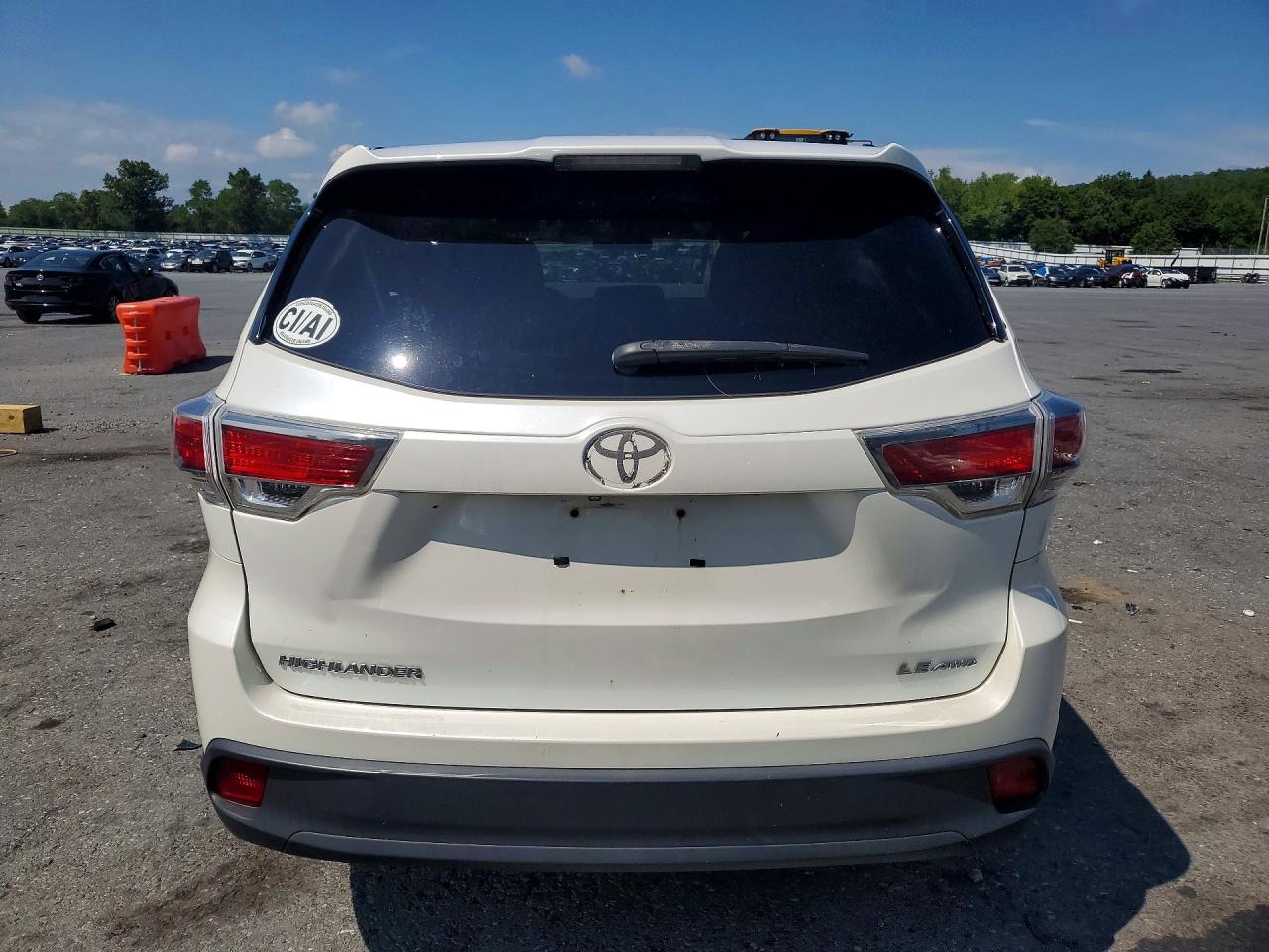 2015 Toyota Highlander Le White vin: 5TDBKRFHXFS073676