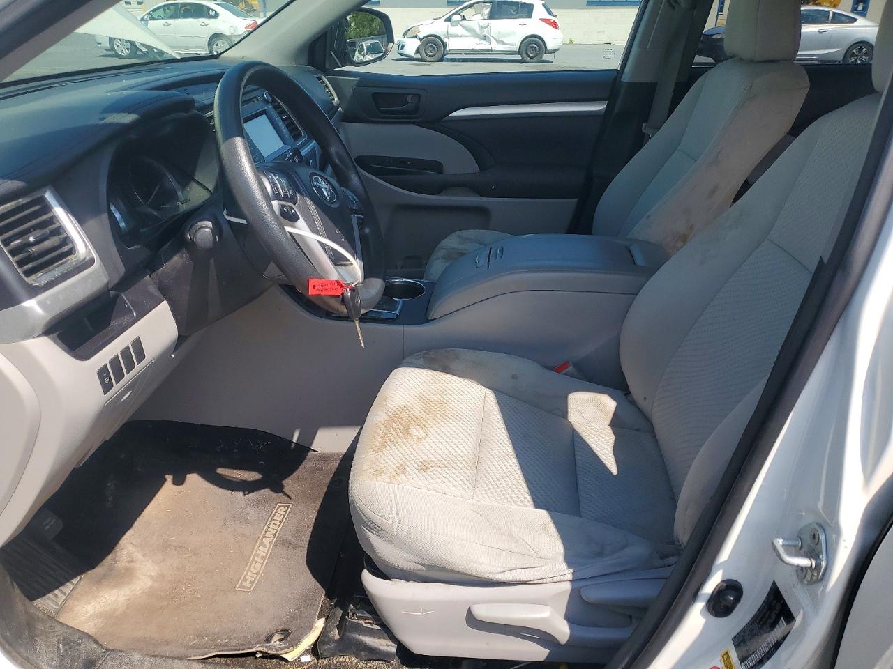 2015 Toyota Highlander Le White vin: 5TDBKRFHXFS073676