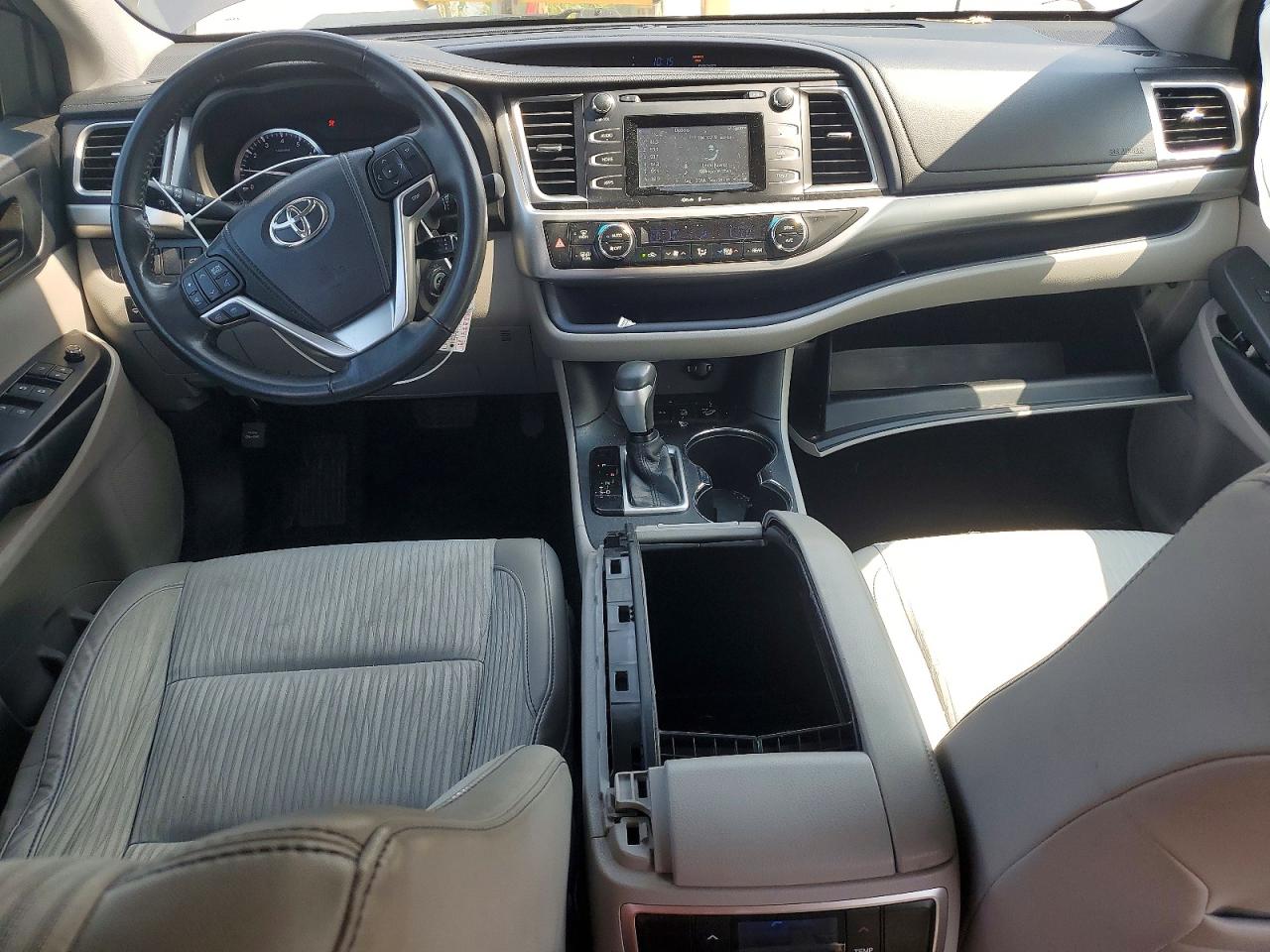 2015 Toyota Highlander Le Plus Gray vin: 5TDBKRFHXFS100004