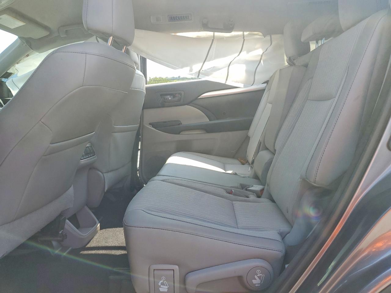 2015 Toyota Highlander Le Plus Gray vin: 5TDBKRFHXFS100004