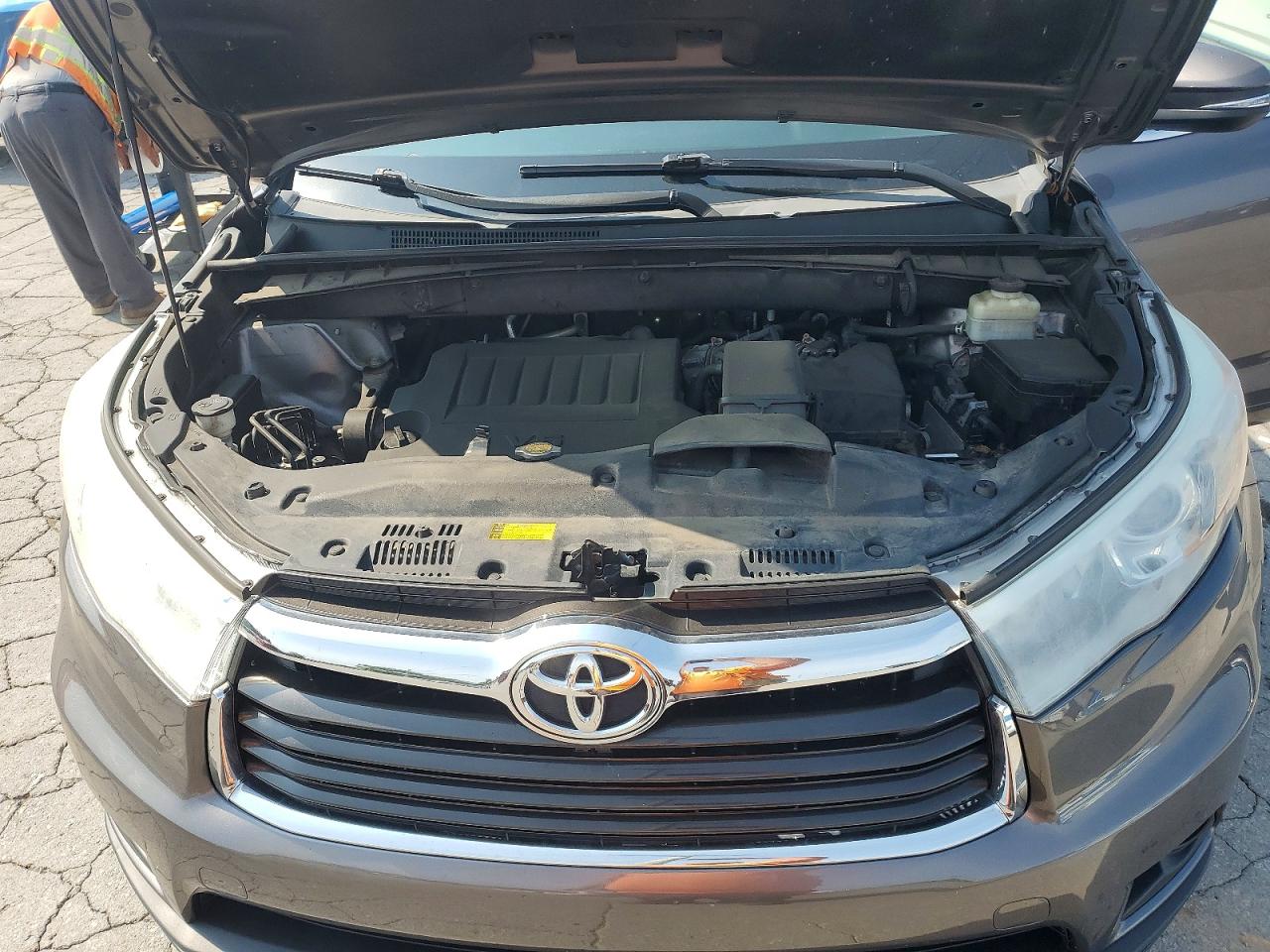 2015 Toyota Highlander Le Plus Gray vin: 5TDBKRFHXFS100004