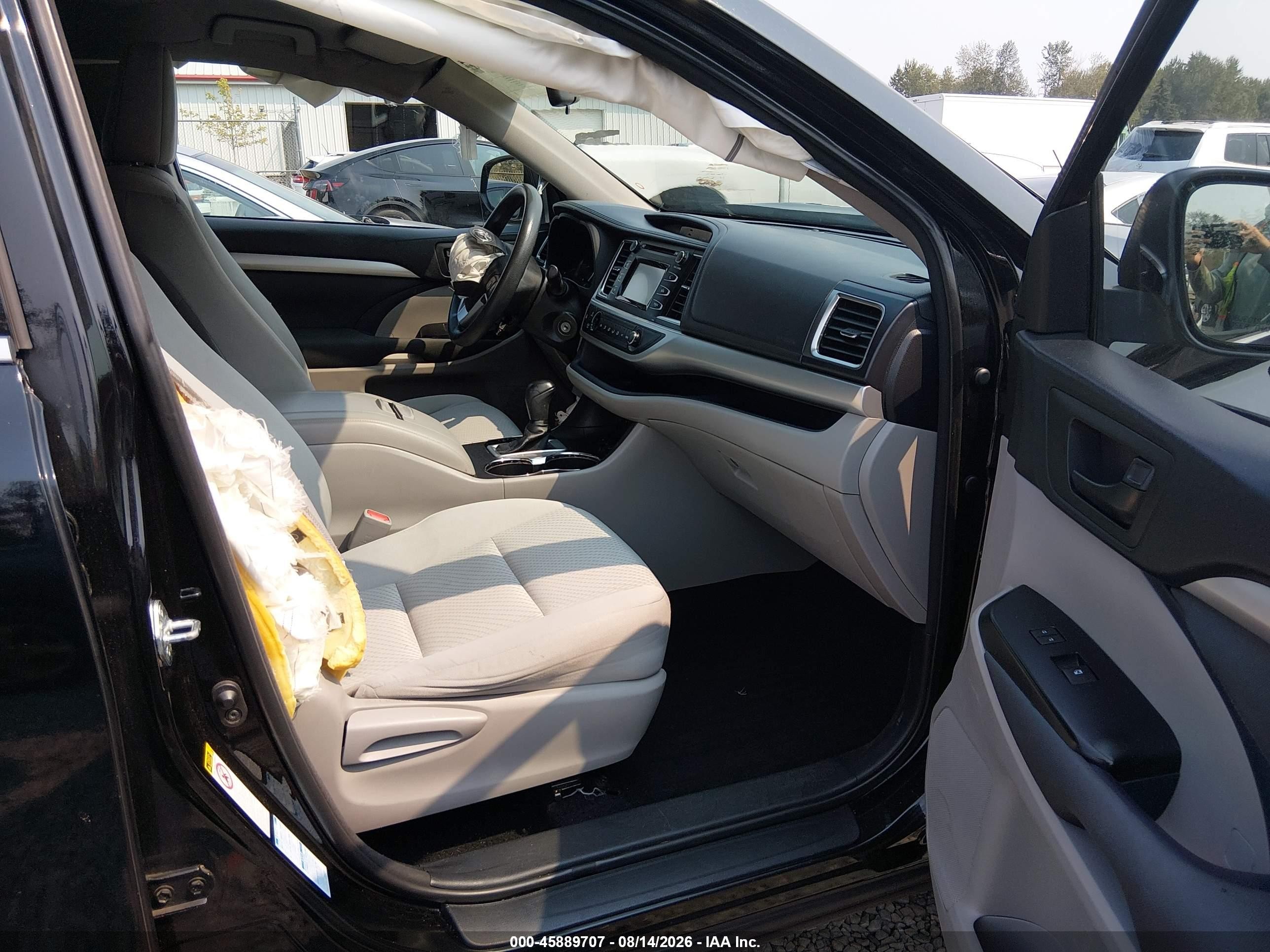 2015 Toyota Highlander Le Black vin: 5TDBKRFHXFS139031