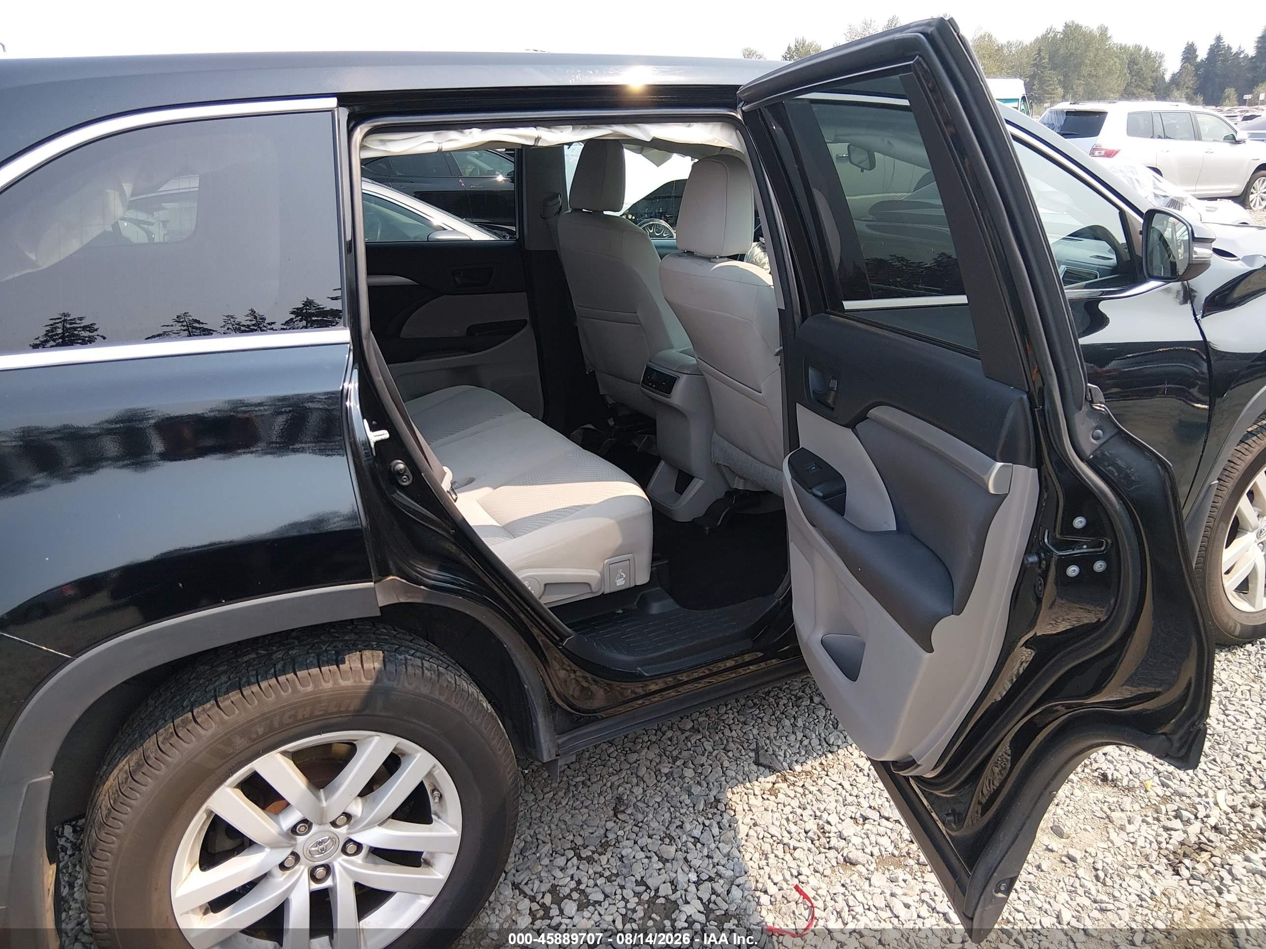 2015 Toyota Highlander Le Black vin: 5TDBKRFHXFS139031