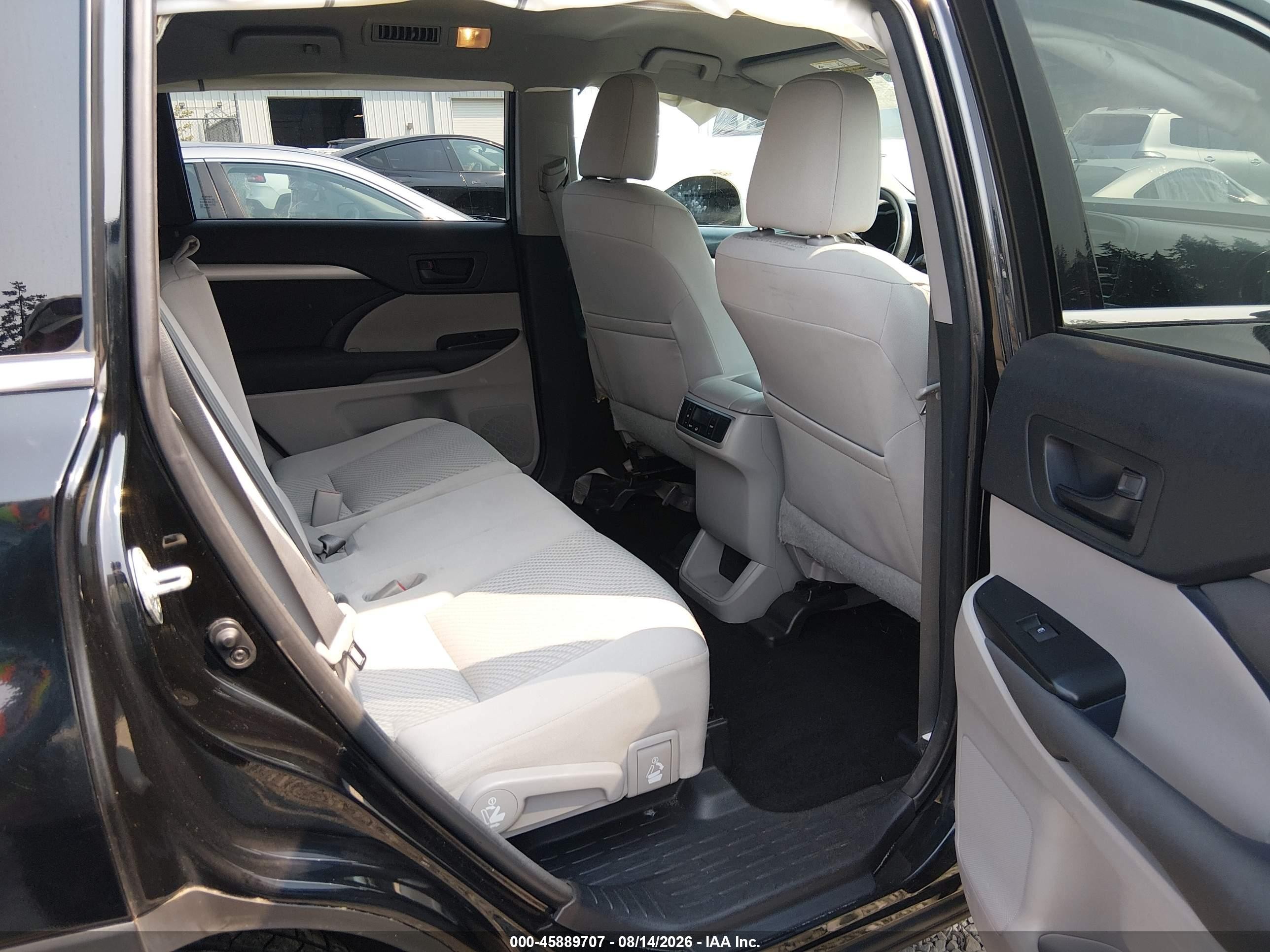 2015 Toyota Highlander Le Black vin: 5TDBKRFHXFS139031