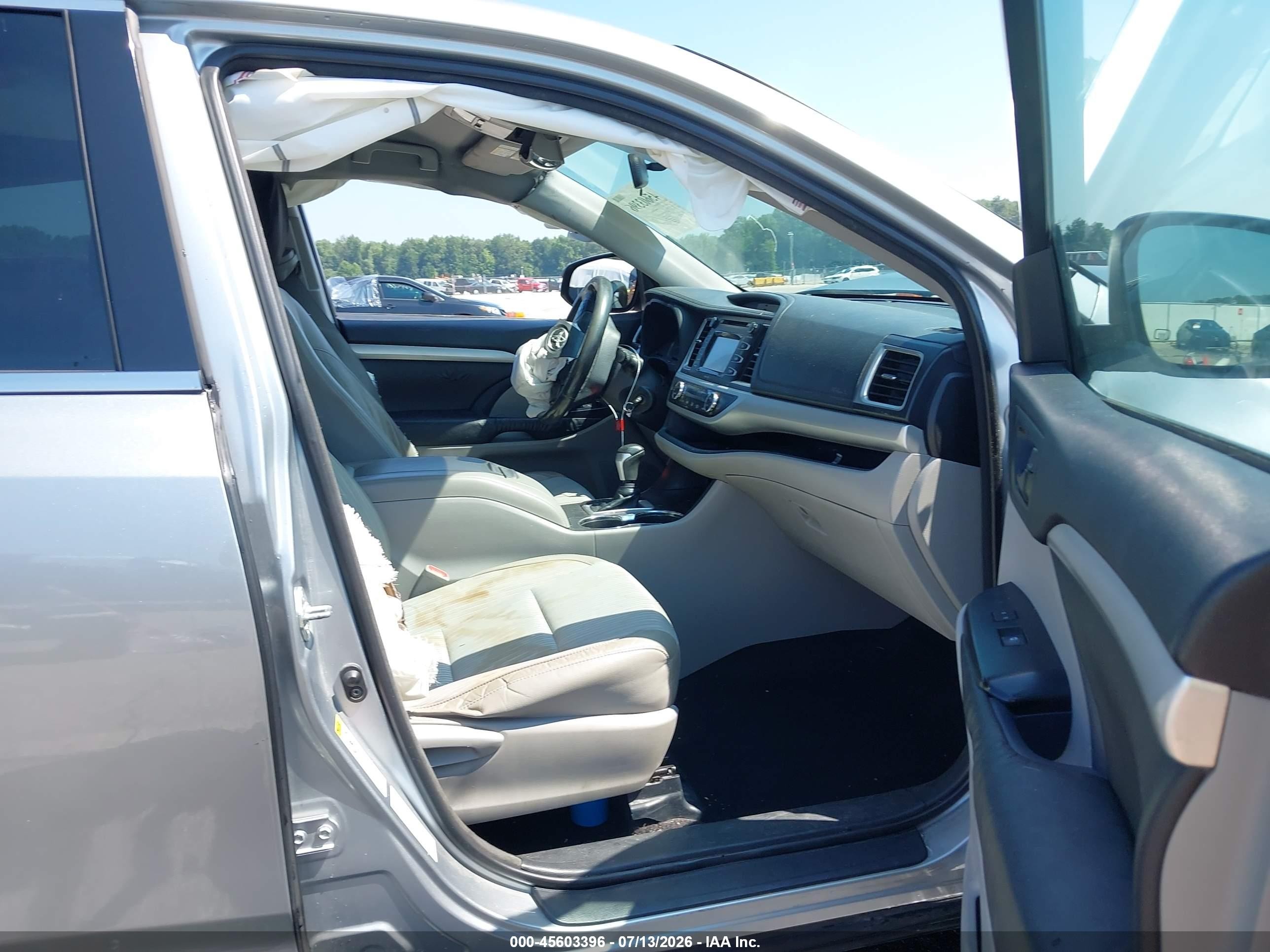 2015 Toyota Highlander Le Plus V6 Silver vin: 5TDBKRFHXFS180470