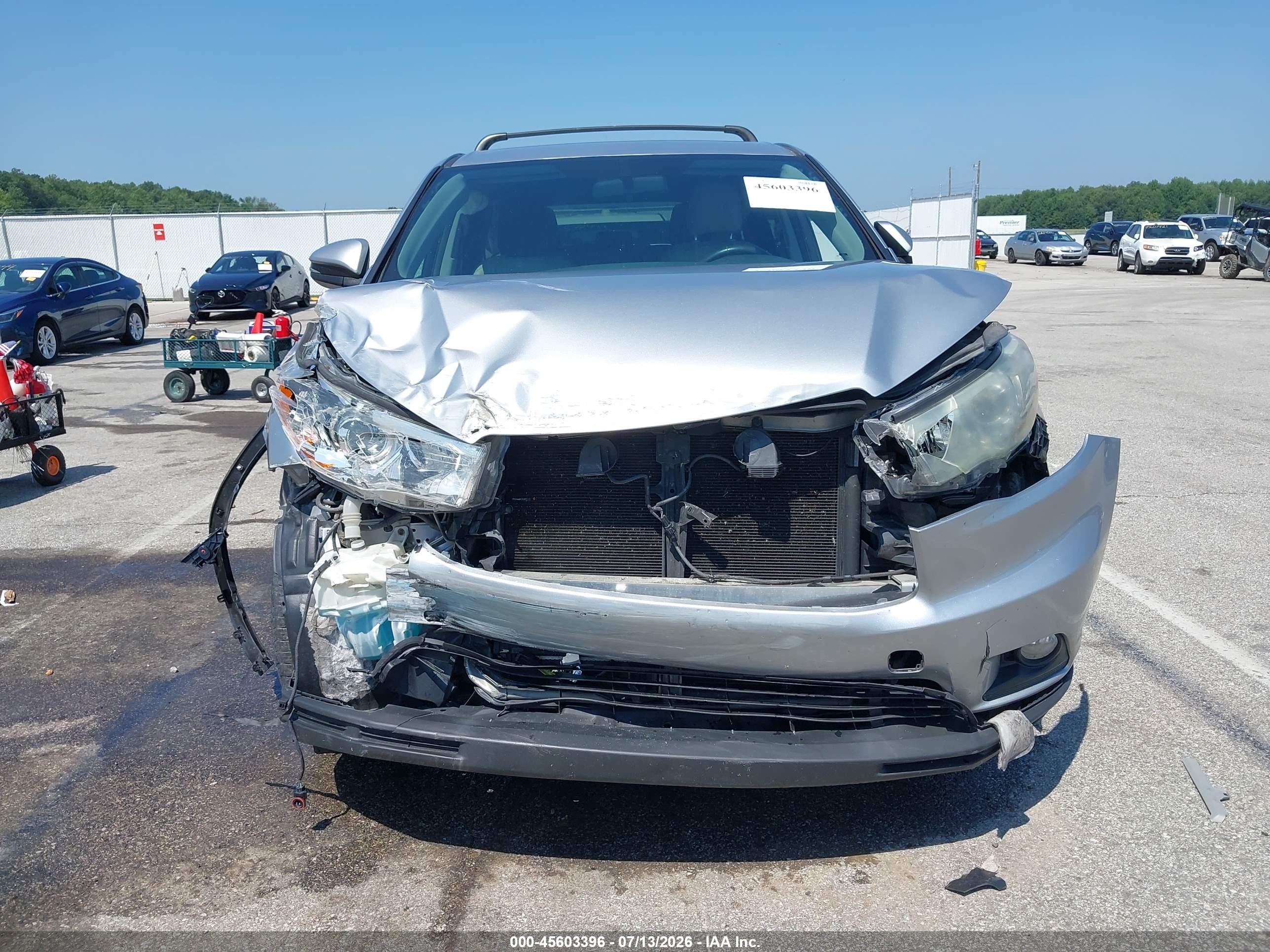 2015 Toyota Highlander Le Plus V6 Silver vin: 5TDBKRFHXFS180470