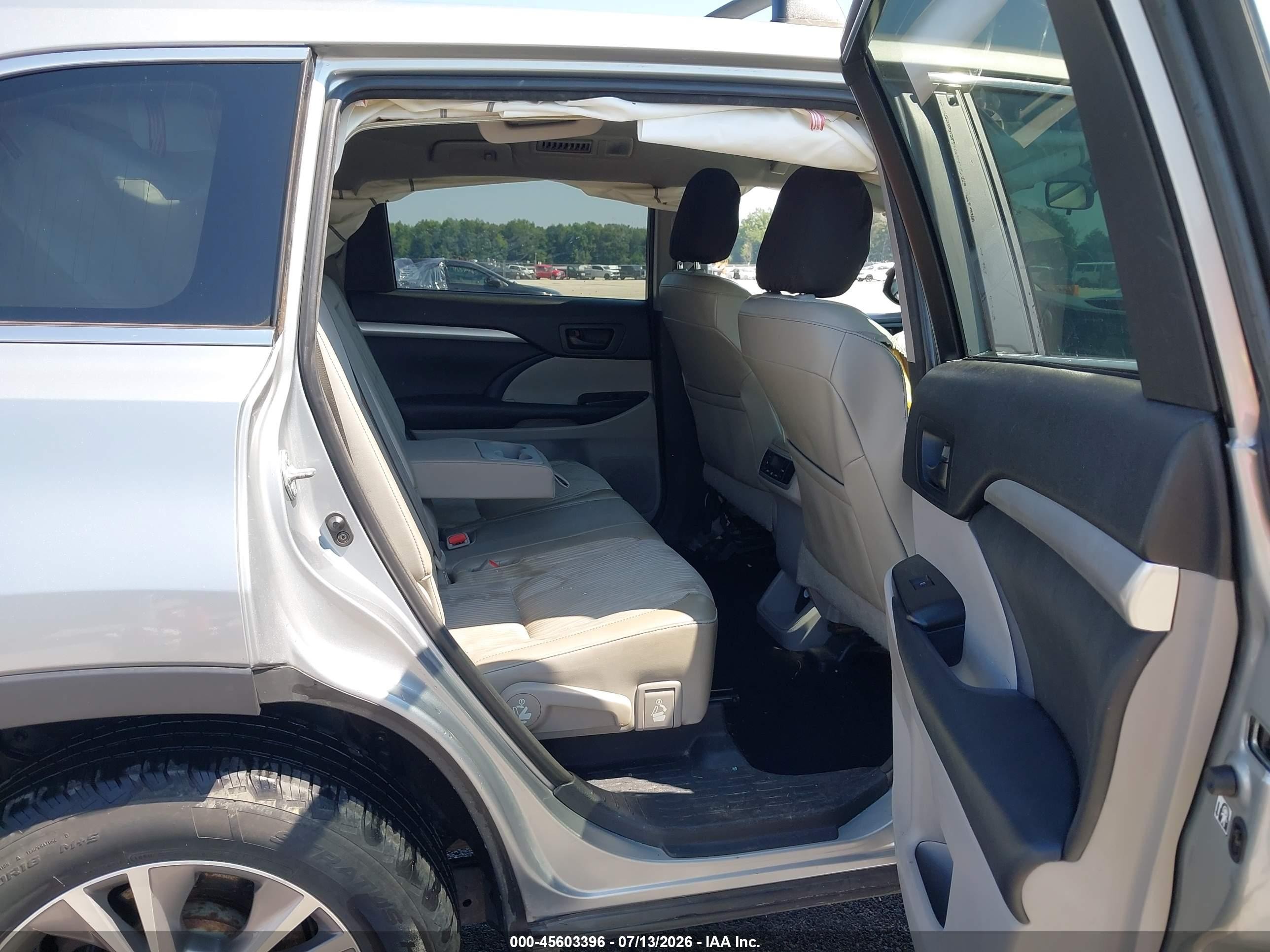 2015 Toyota Highlander Le Plus V6 Silver vin: 5TDBKRFHXFS180470
