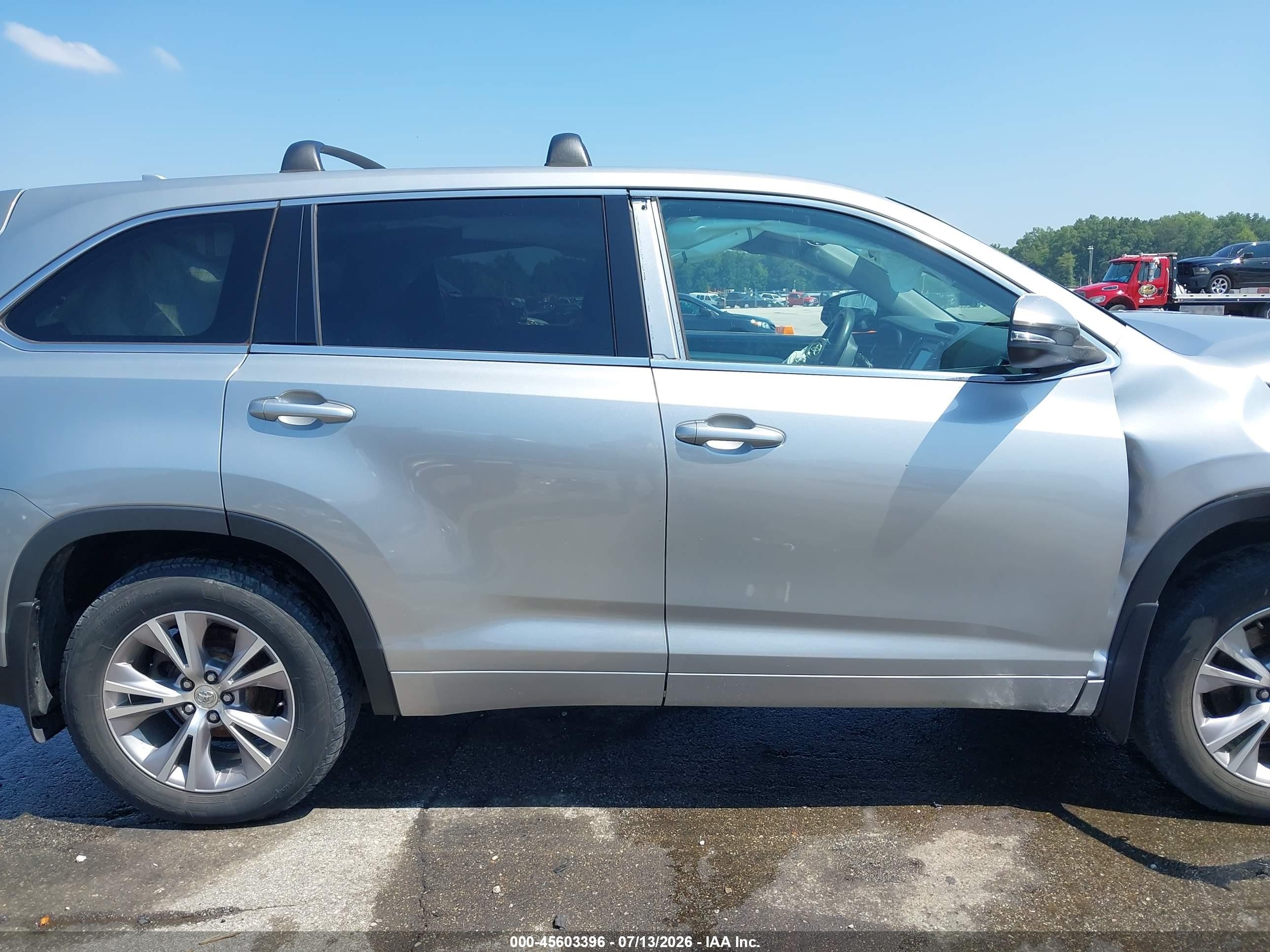 2015 Toyota Highlander Le Plus V6 Silver vin: 5TDBKRFHXFS180470