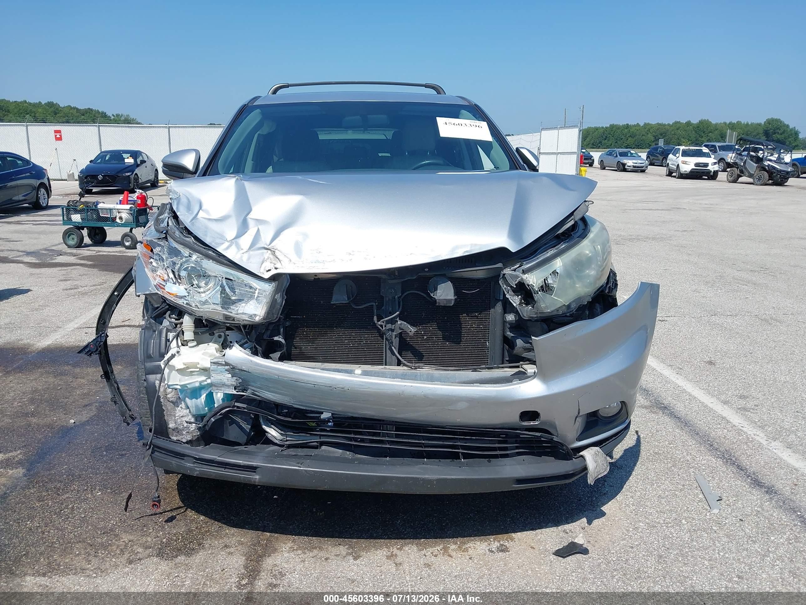 2015 Toyota Highlander Le Plus V6 Silver vin: 5TDBKRFHXFS180470