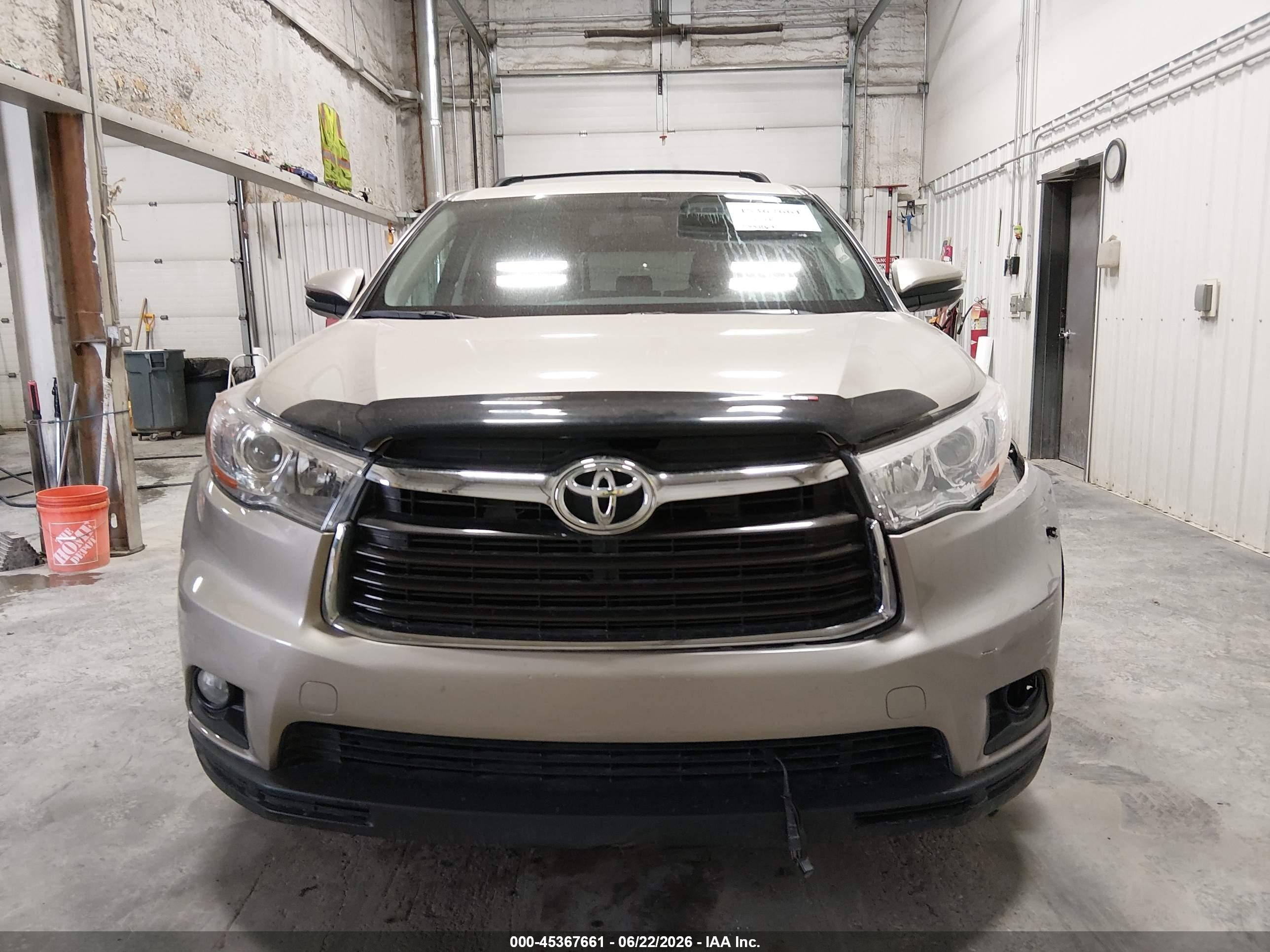 2015 Toyota Highlander Le Plus V6 Gold vin: 5TDBKRFHXFS206467