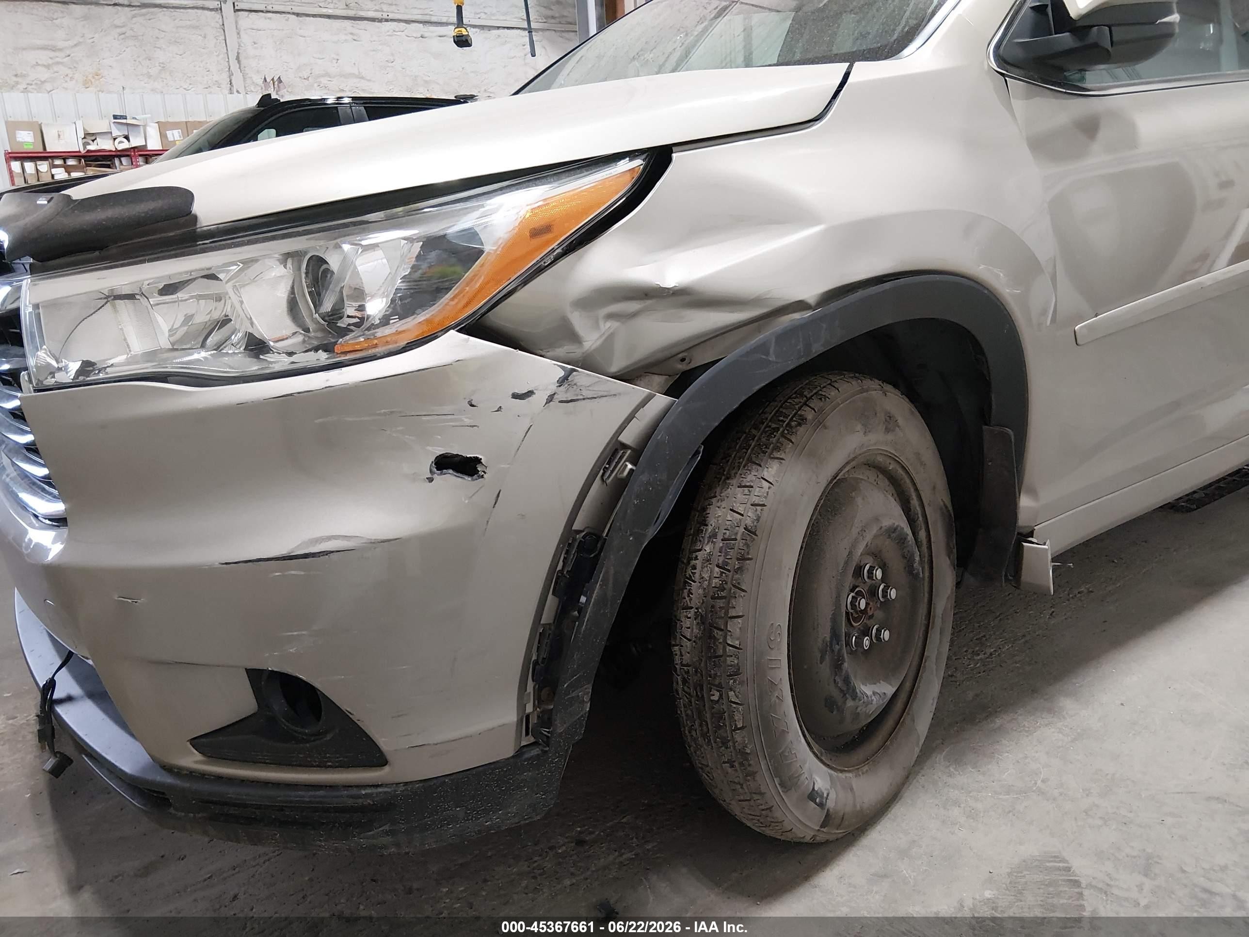 2015 Toyota Highlander Le Plus V6 Gold vin: 5TDBKRFHXFS206467