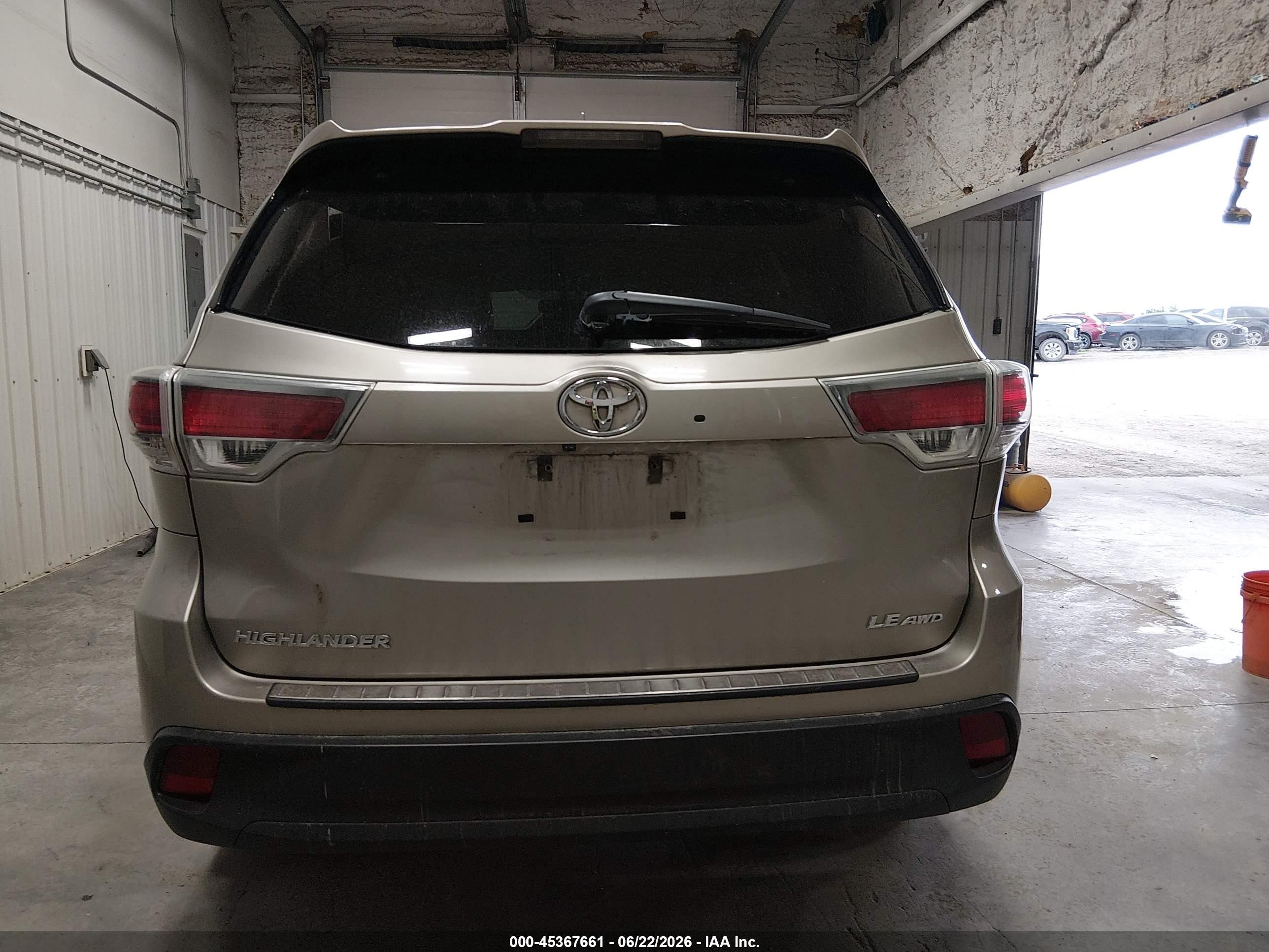 2015 Toyota Highlander Le Plus V6 Gold vin: 5TDBKRFHXFS206467