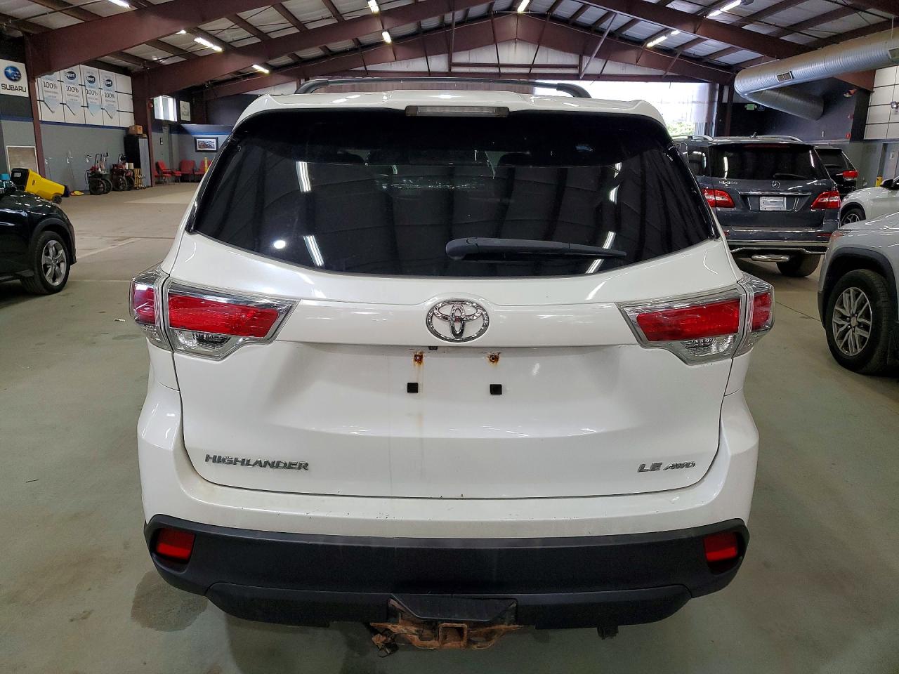 2015 Toyota Highlander Le White vin: 5TDBKRFHXFS211474