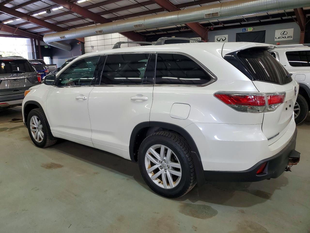 2015 Toyota Highlander Le White vin: 5TDBKRFHXFS211474