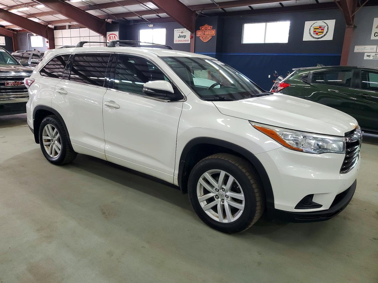 2015 Toyota Highlander Le White vin: 5TDBKRFHXFS211474