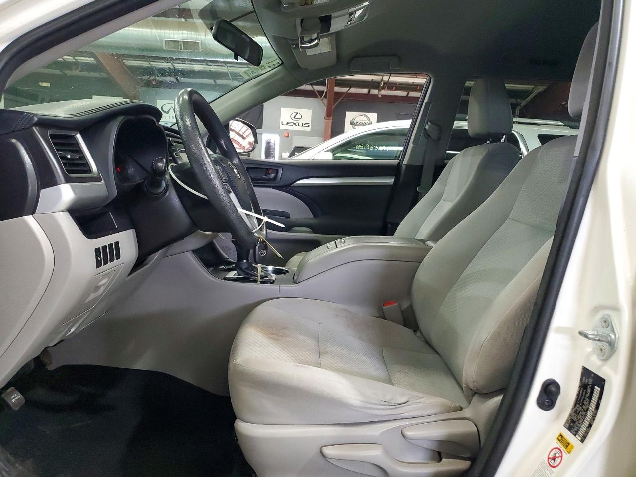 2015 Toyota Highlander Le White vin: 5TDBKRFHXFS211474