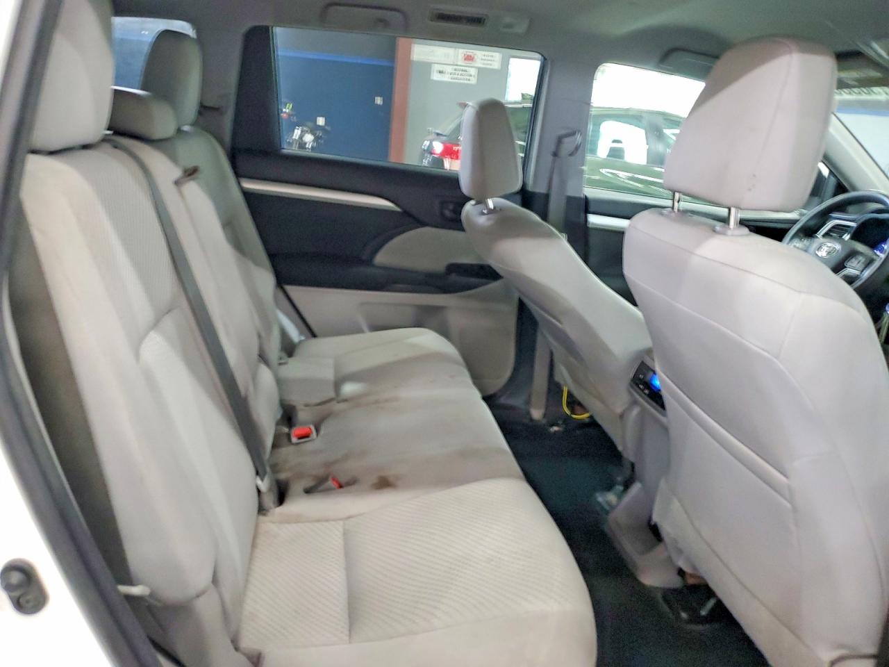 2015 Toyota Highlander Le White vin: 5TDBKRFHXFS211474