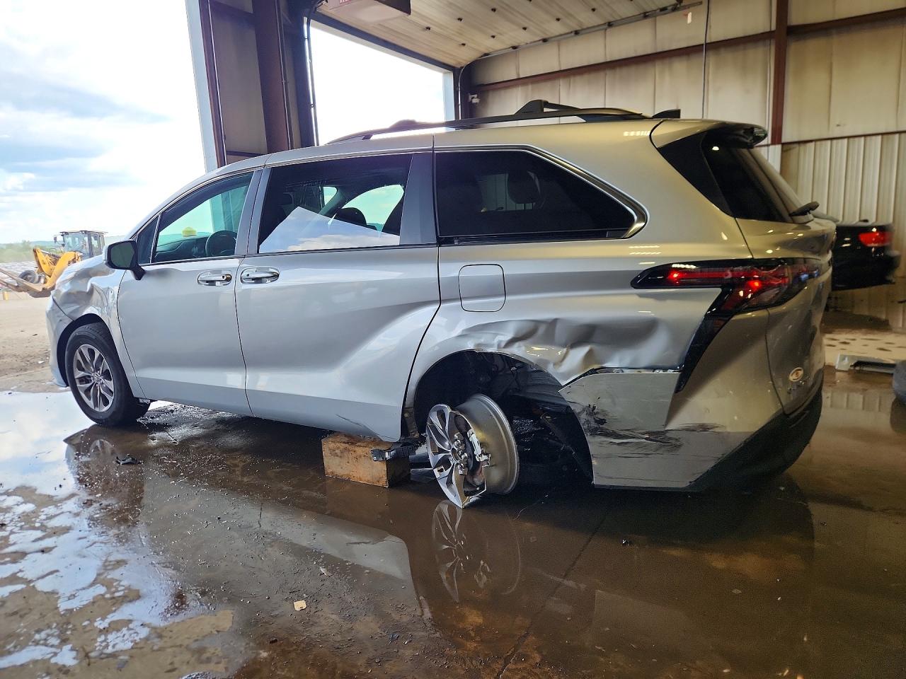 2025 Toyota Sienna Le Gray vin: 5TDBSKFC1SS206170