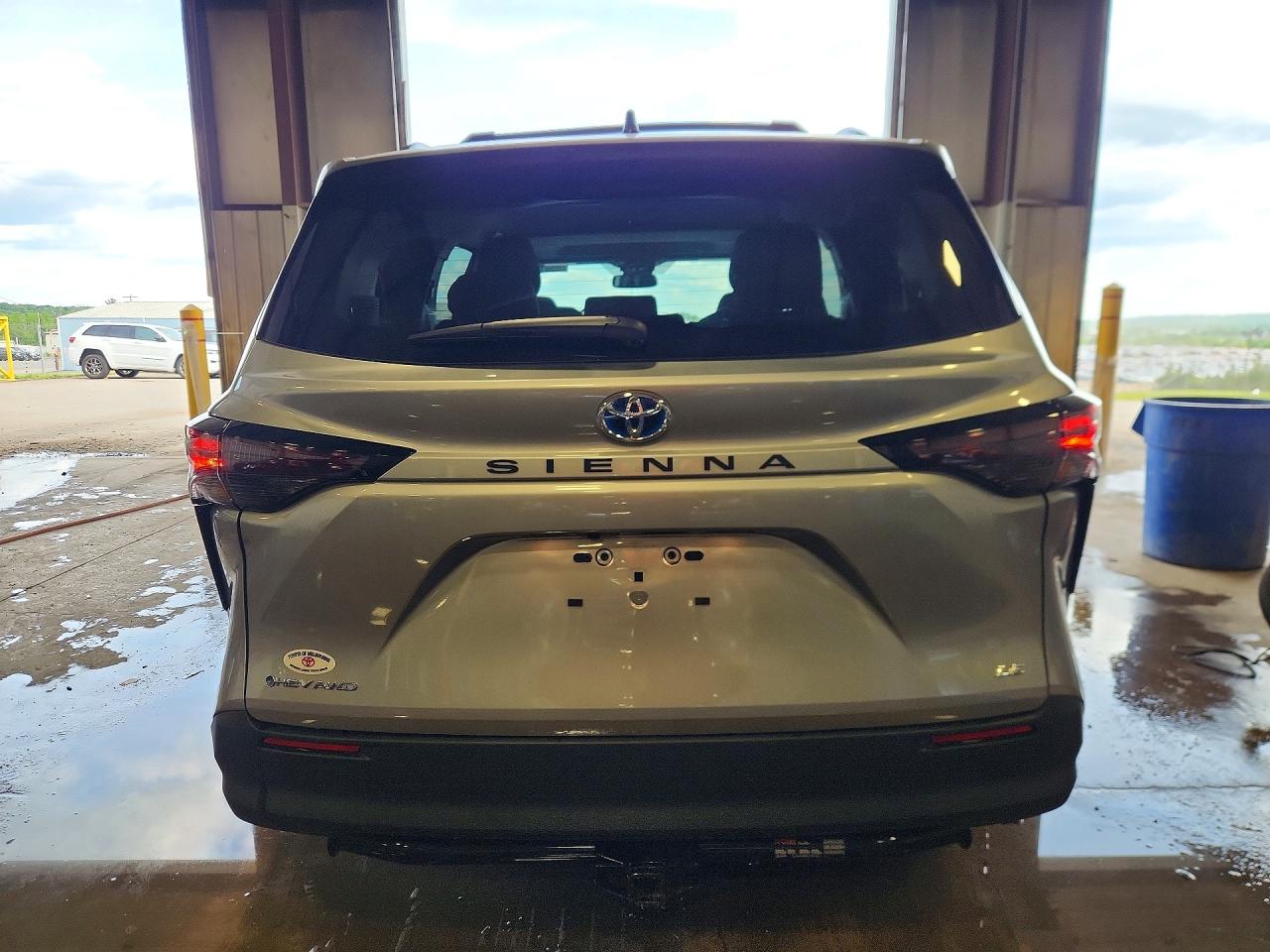 2025 Toyota Sienna Le Gray vin: 5TDBSKFC1SS206170