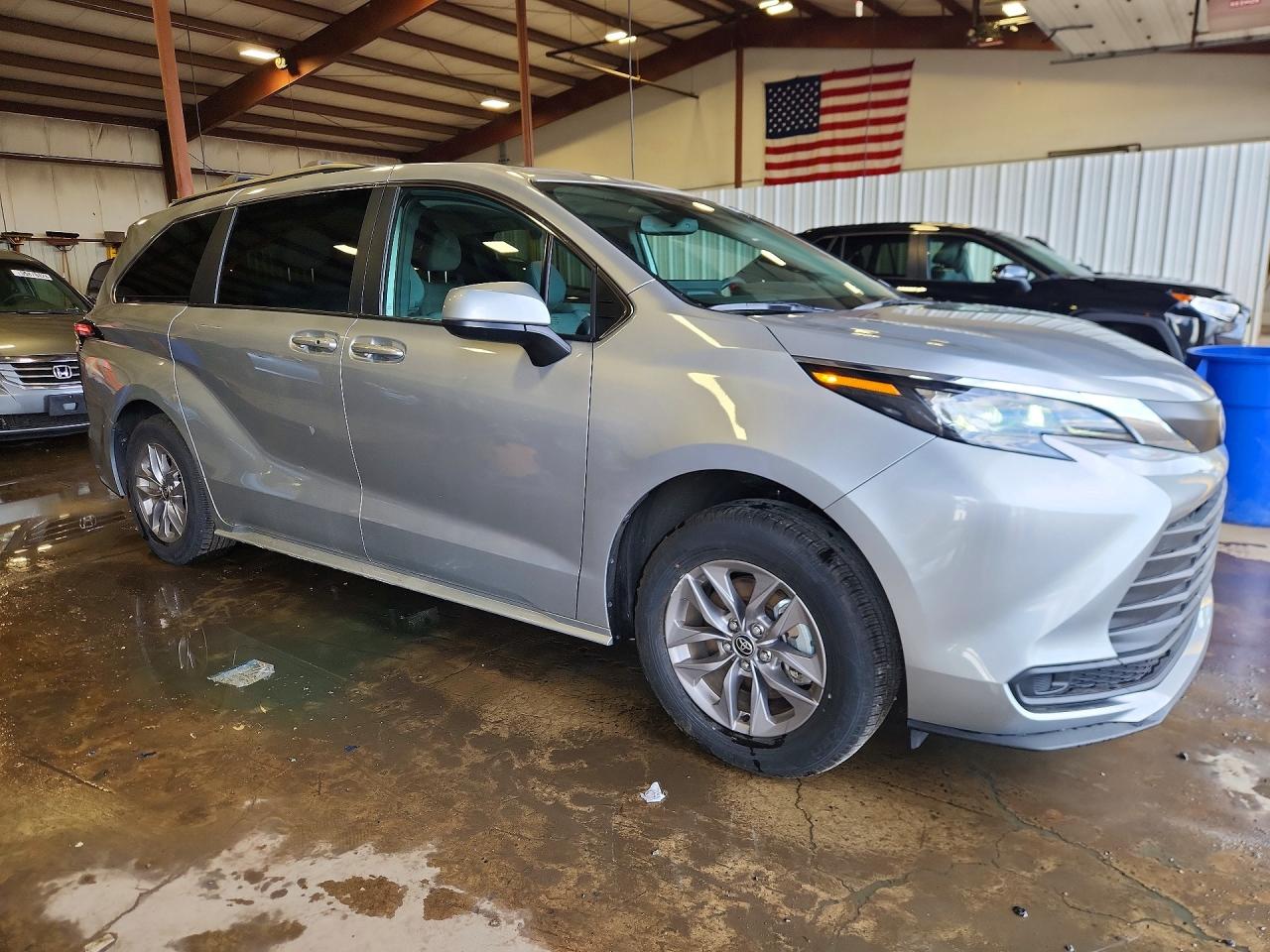 2025 Toyota Sienna Le Gray vin: 5TDBSKFC1SS206170