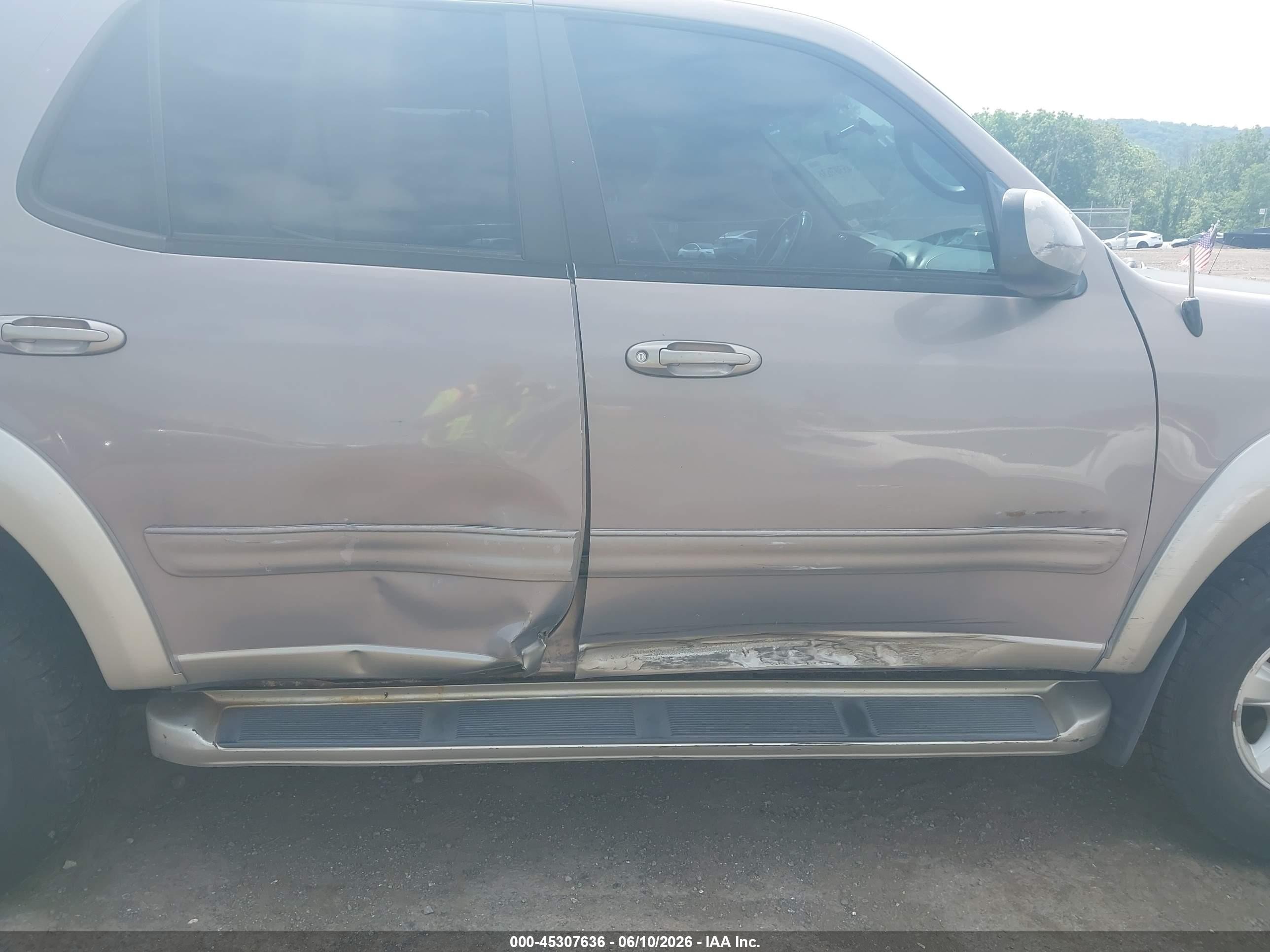 2002 Toyota Sequoia Sr5 V8 Gray vin: 5TDBT44A02S085139