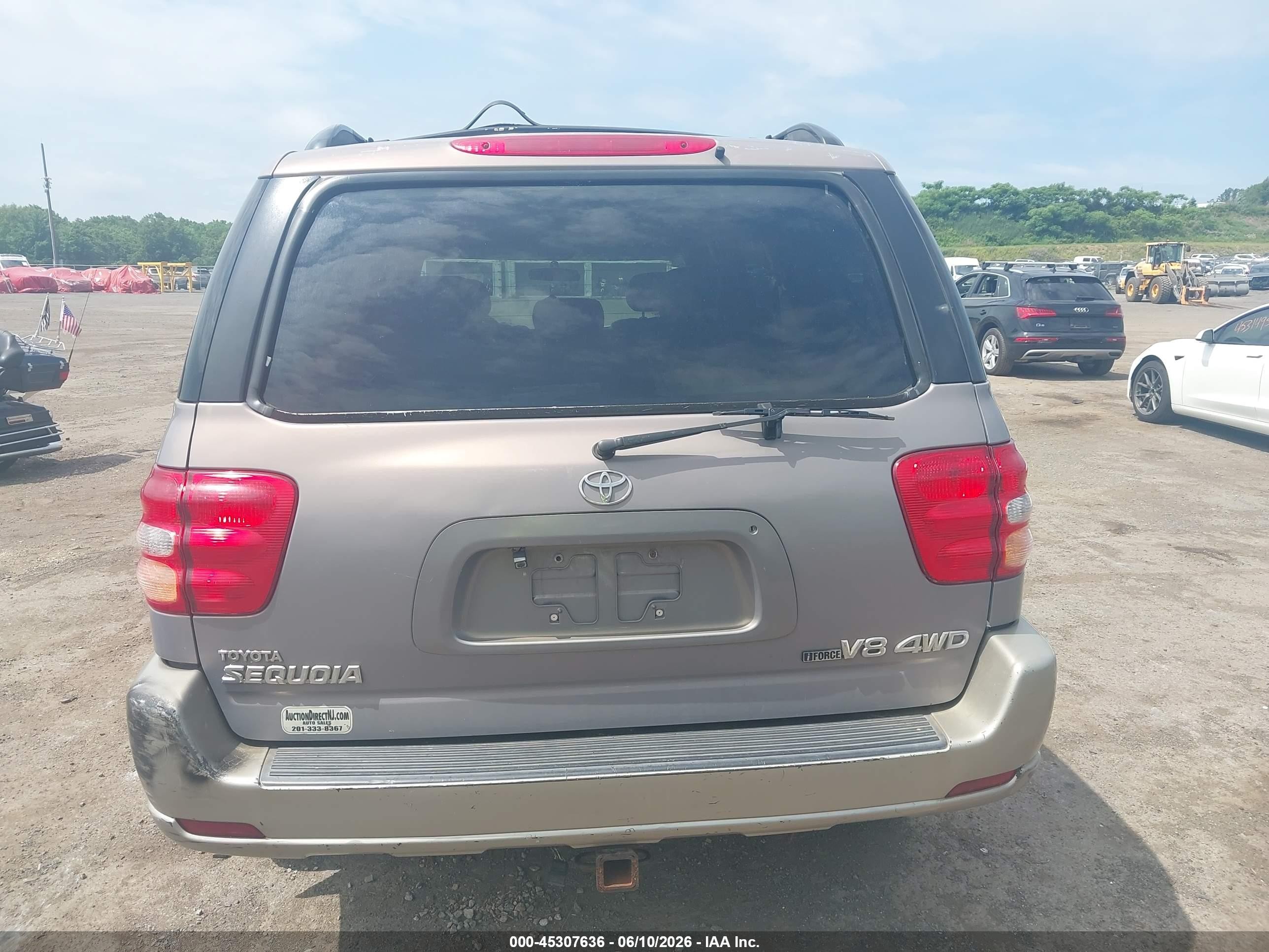 2002 Toyota Sequoia Sr5 V8 Gray vin: 5TDBT44A02S085139