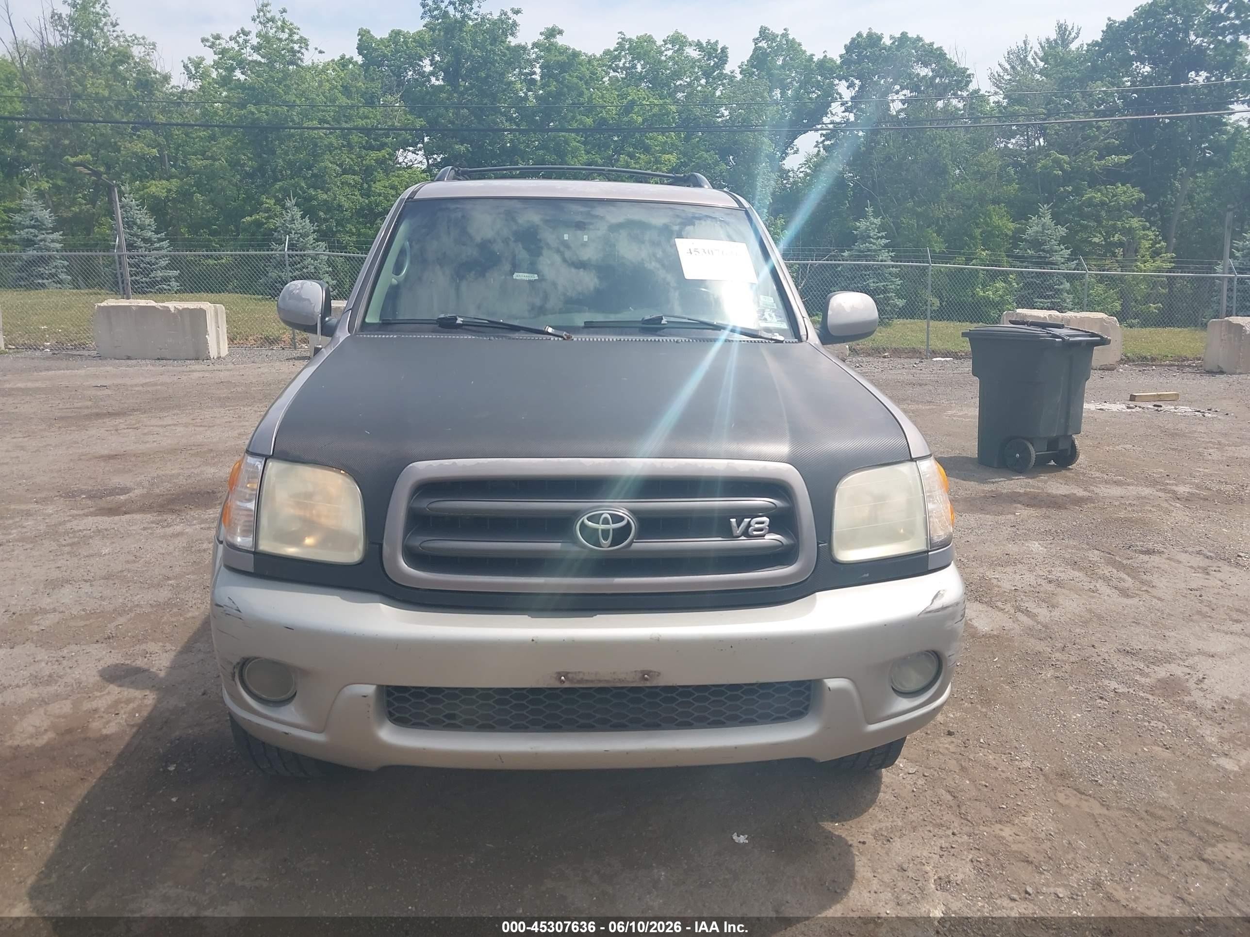 2002 Toyota Sequoia Sr5 V8 Gray vin: 5TDBT44A02S085139