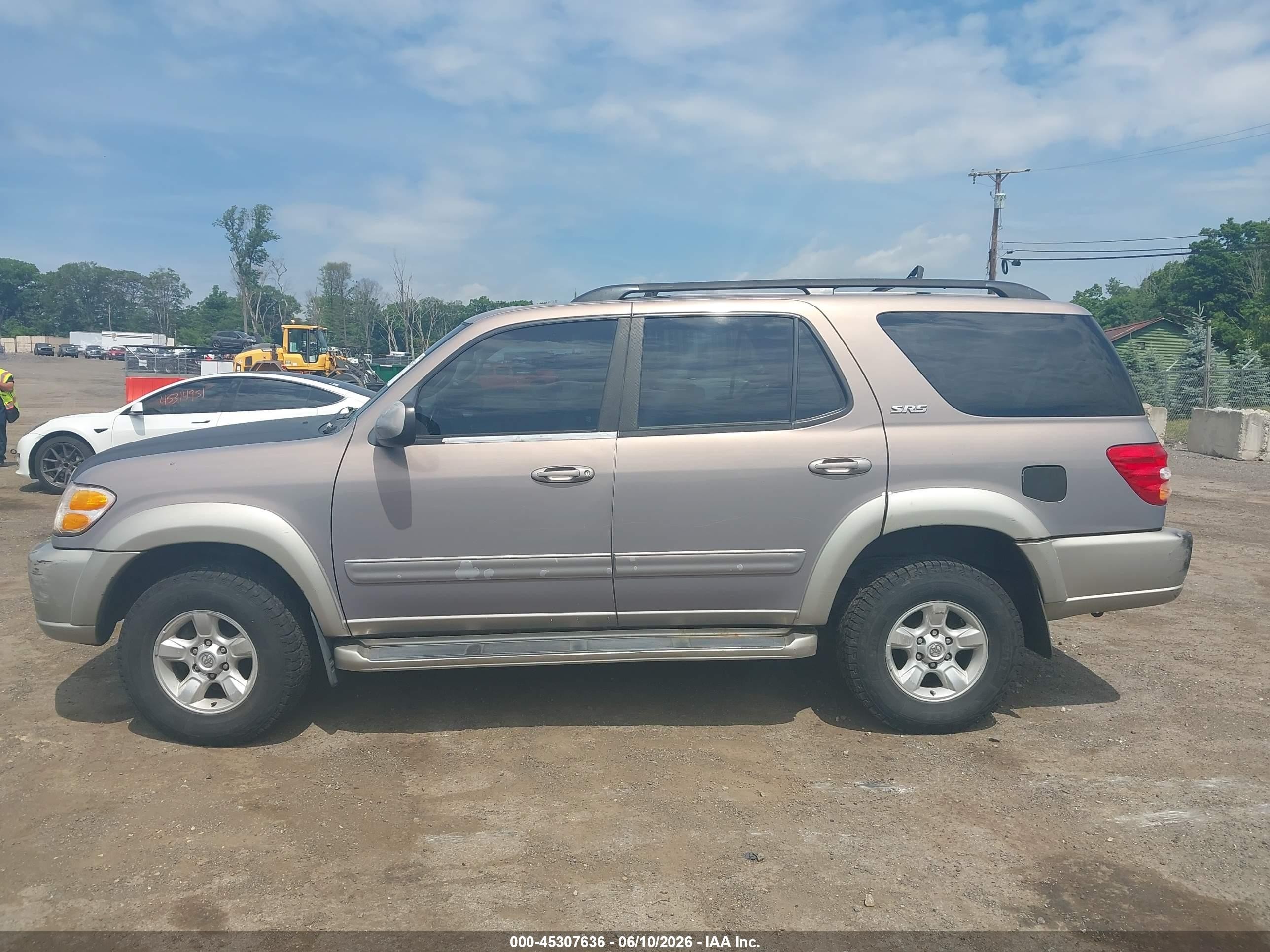 2002 Toyota Sequoia Sr5 V8 Gray vin: 5TDBT44A02S085139