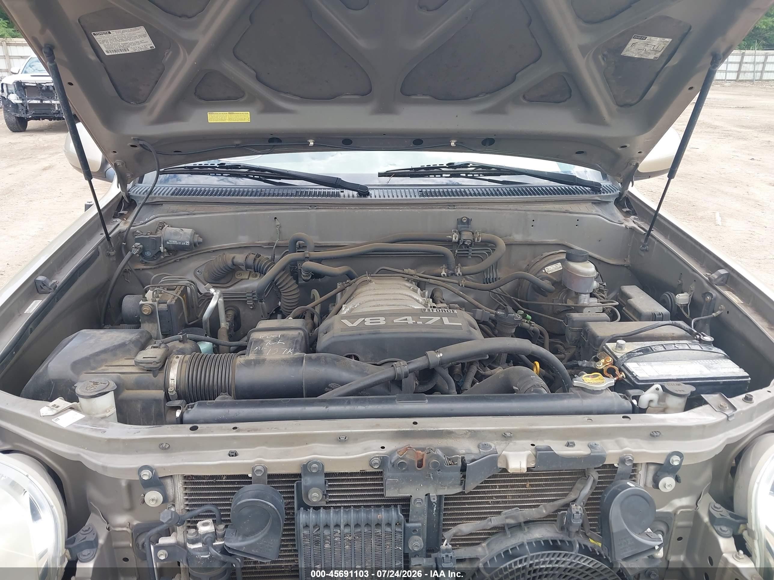 2003 Toyota Sequoia Sr5 V8 Золотой vin: 5TDBT44A03S155157