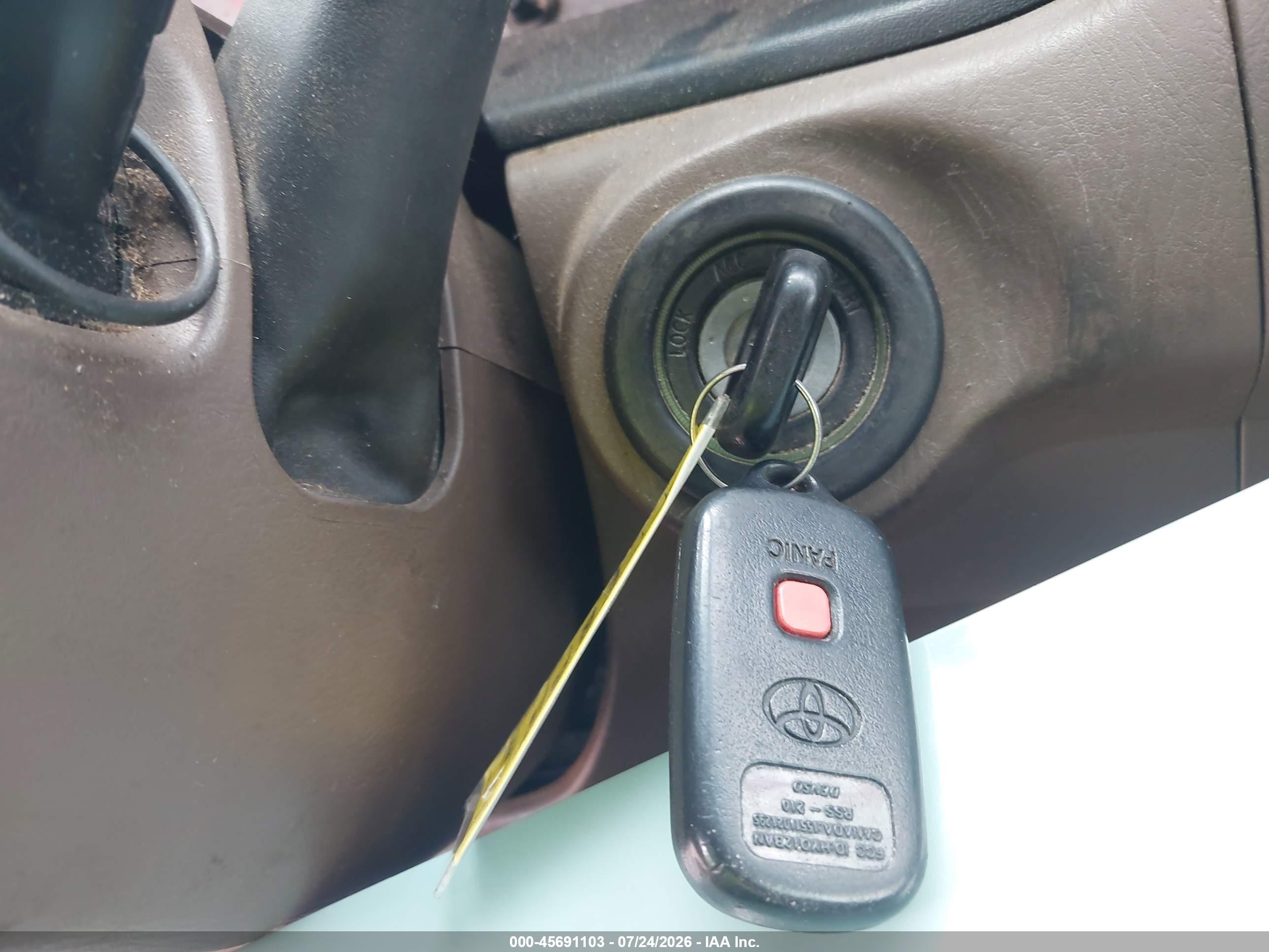 2003 Toyota Sequoia Sr5 V8 Золотой vin: 5TDBT44A03S155157