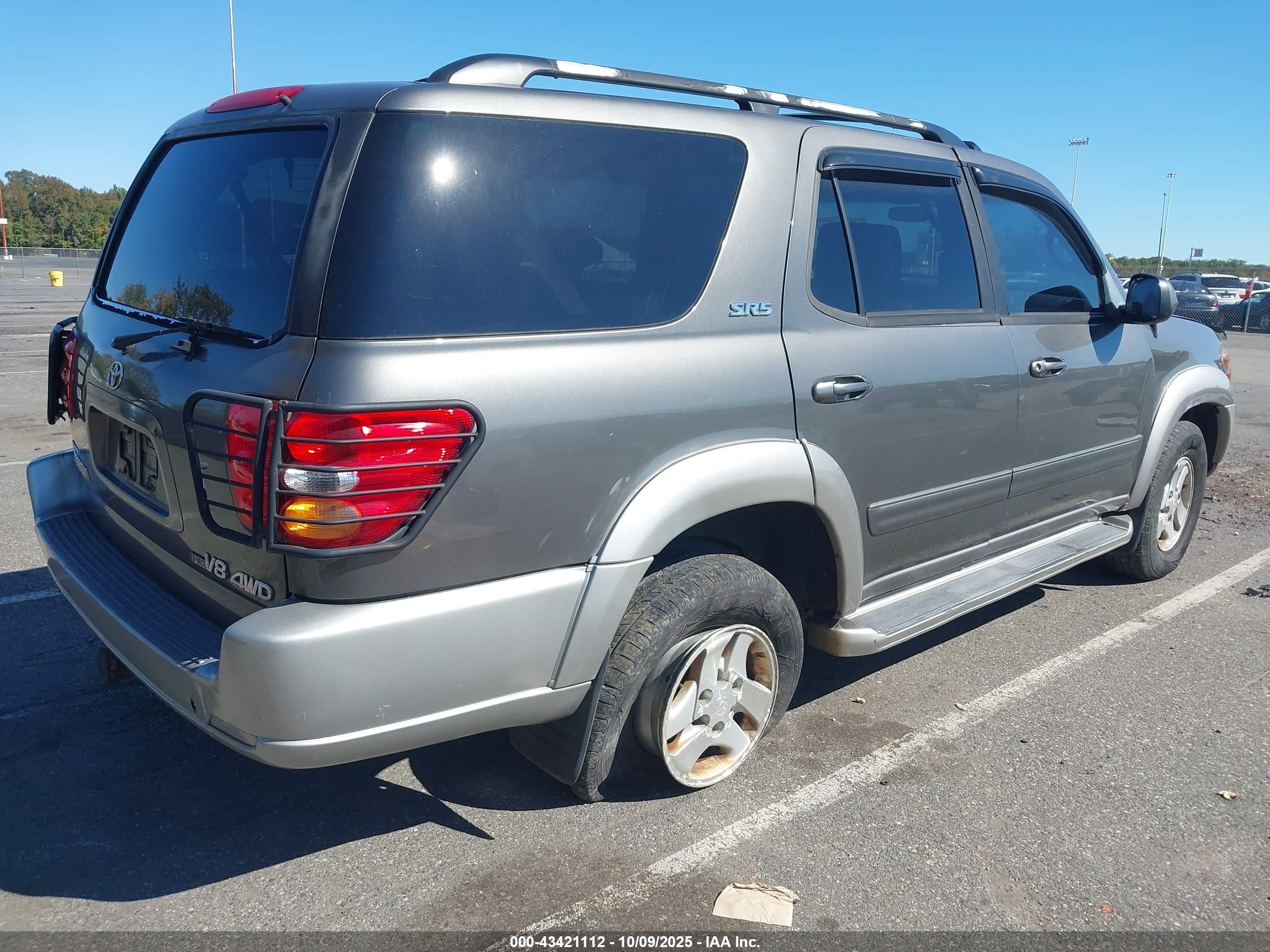 2003 Toyota Sequoia Sr5 V8 Серый vin: 5TDBT44A03S166109